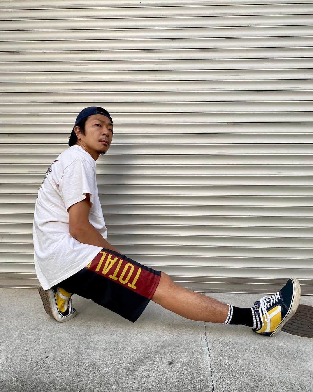 TOTALFATのインスタグラム：「TOTALFAT MOSH PANTS第二弾❗️ そしてアイデア次第でマルチに使用できる万能バンダナUKFC ONLINE SHOPにて期間限定受注販売決定🔥  ◆受注期間◆ 7/11（土）0:00〜7/17（金）23:59  Jose Mサイズ着用 Shun、Bunta Lサイズ着用  UKFC ONLINE SHOPにサイズ詳細など載っていますので是非ご覧ください✌️」