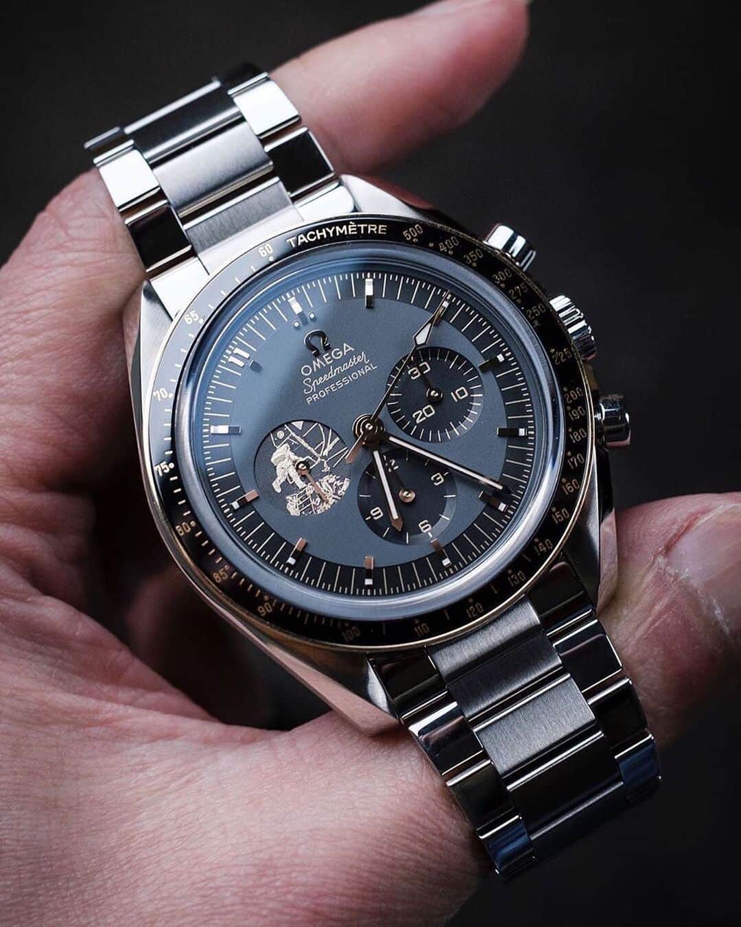 Daily Watchさんのインスタグラム写真 - (Daily WatchInstagram)「The 2019 Omega Speedmaster celebrating the 50th Anniversary of the Apollo 11 moon landing. A limited edition of 6969 pieces. What do you think about this model? Photo by @anthony.do_ #Omega #OmegaWatches」7月10日 15時48分 - dailywatch