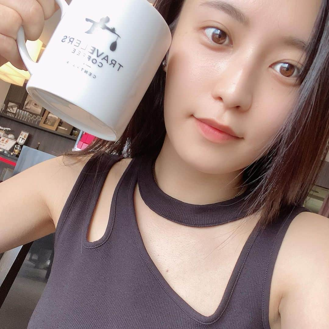 小島瑠璃子さんのインスタグラム写真 - (小島瑠璃子Instagram)「☕️ 空港のカフェでひと息。 こんなことすら2カ月前は 出来なかったから幸せ感じます✨ お気に入りの変形キャミソール✌🏻 @emoda_official」7月10日 15時59分 - ruriko_kojima