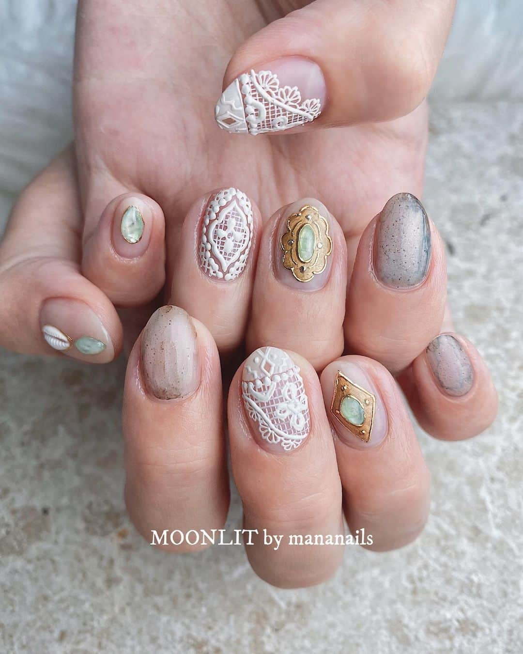 mananailsさんのインスタグラム写真 - (mananailsInstagram)「gold jewelry × lace🐚 ㅤ ☾120min design」7月10日 15時51分 - mananails