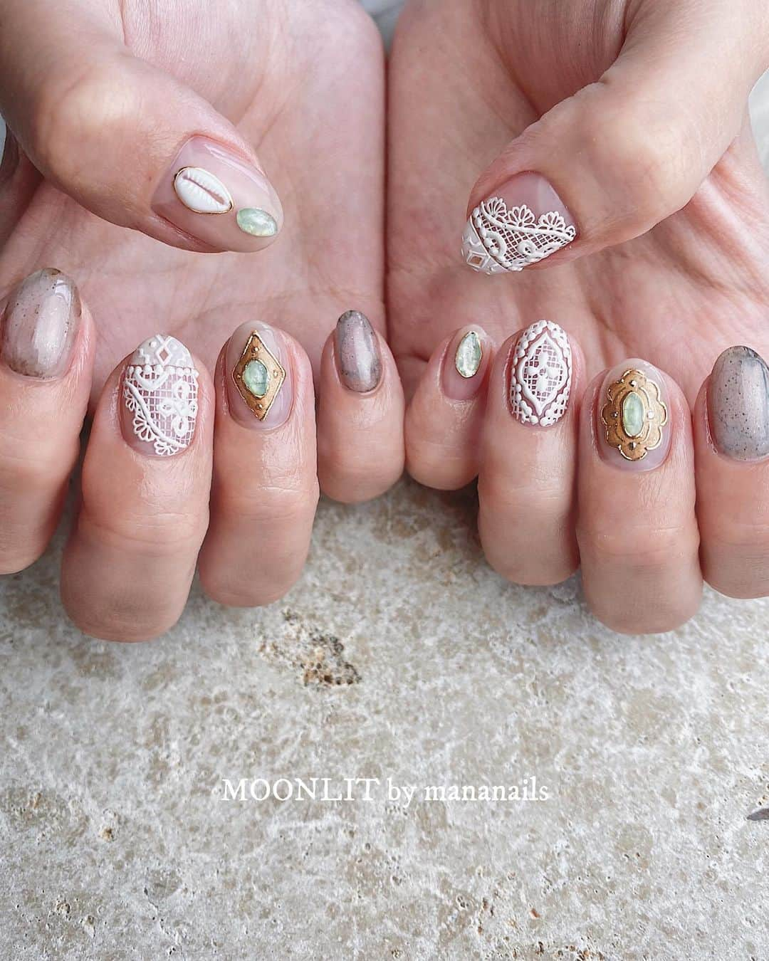 mananailsさんのインスタグラム写真 - (mananailsInstagram)「gold jewelry × lace🐚 ㅤ ☾120min design」7月10日 15時51分 - mananails