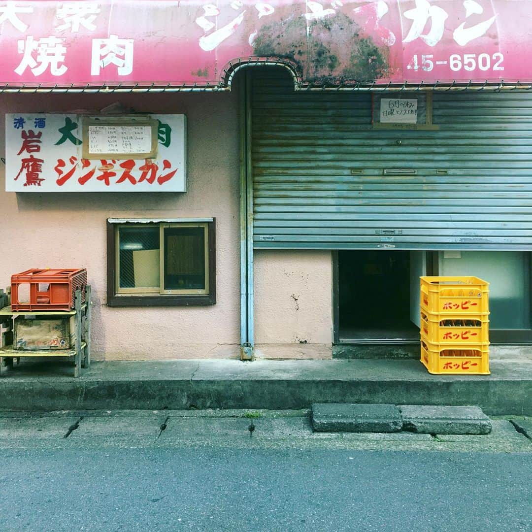 まめのインスタグラム：「. . きたなシュラン★★★ . #ザ壁部 #シャッターチャンス . #igersjp #indies_minimal #reco_ig #shotoniphone」