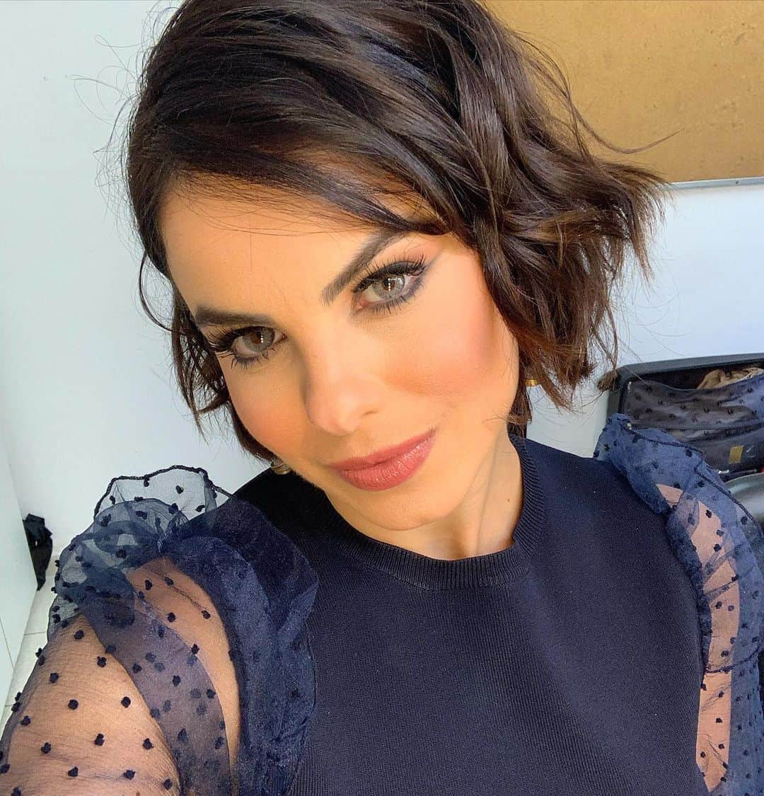 ステファニー・ブリットのインスタグラム：「#tbt de hj é todo da minha #Donatella de @amorsemigualoficial ✌🏼Ela que estava aprontando poucas e boas na novela, era minha diversão... estão com saudade dela?? Saudade da novela? Pq eu estou! E muita! ❤️ make do muso ruivo @zuhribeiro e cabelo: @gilvanalemosdesouza」