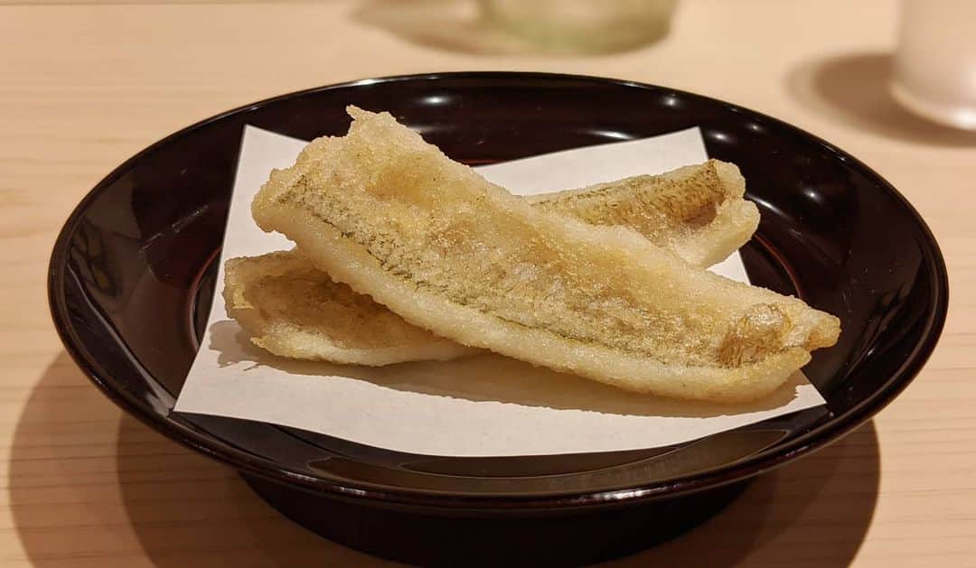 天本正通 さんのインスタグラム写真 - (天本正通 Instagram)「何気なく出てくる揚げたての天麩羅も美味い。。 これには、松っちゃんのウルトラ😋✨」7月10日 8時19分 - masamichiamamoto