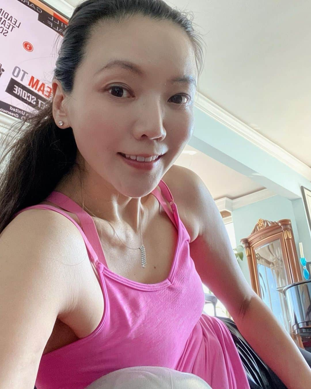 和央ようかさんのインスタグラム写真 - (和央ようかInstagram)「Pilatis zoom session 😘🤗 Thank u soo much Katherine and Kimberly😘My body feels happy 😊   ズームでピラティスのマスタークラス😘始めてスタジオの門をくぐって、(住む前から、nyに来た時に行っていた)😃もう13年くらいになるかな🤔終わった後、身体が喜んでるのがわかる🤗  #takakonystylin🍎 #nylife #lifestyle #i❤️ny #pilatis #athome  #yokawao #和央ようか @pilatesonfifthnyc」7月10日 8時27分 - yokawao0215