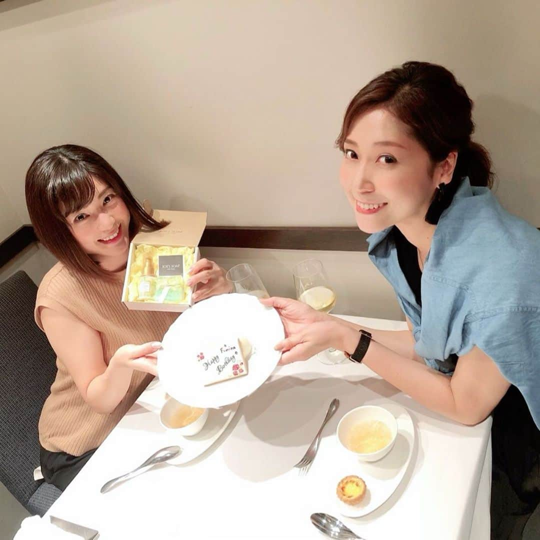 原史奈さんのインスタグラム写真 - (原史奈Instagram)「4ヶ月ぶりくらいに麻美ちゃんとランチ ちょっとリッチに中華のコース そして麻美ちゃんからのお誕生日プレゼント🎁 どうもありがとう💕 #久しぶり #重慶飯店 #中華 #ランチ #おしゃべり止まらない #食べまくり #飲み放題  #プレゼント #ありがとう #原史奈 #ゴルフ #ゴルフレッスン #ゴルフ女子#ゴルフ男子 #ゴルフ大好き #golf #ゴルフウエア #ゴルフコーデ #ゴルフグッズ #ゴルフ動画 #ping #ピン #ping女子 #gle2 #g410 #even #archivio #アルチビオ #cuartounited」7月10日 8時49分 - fuminahara