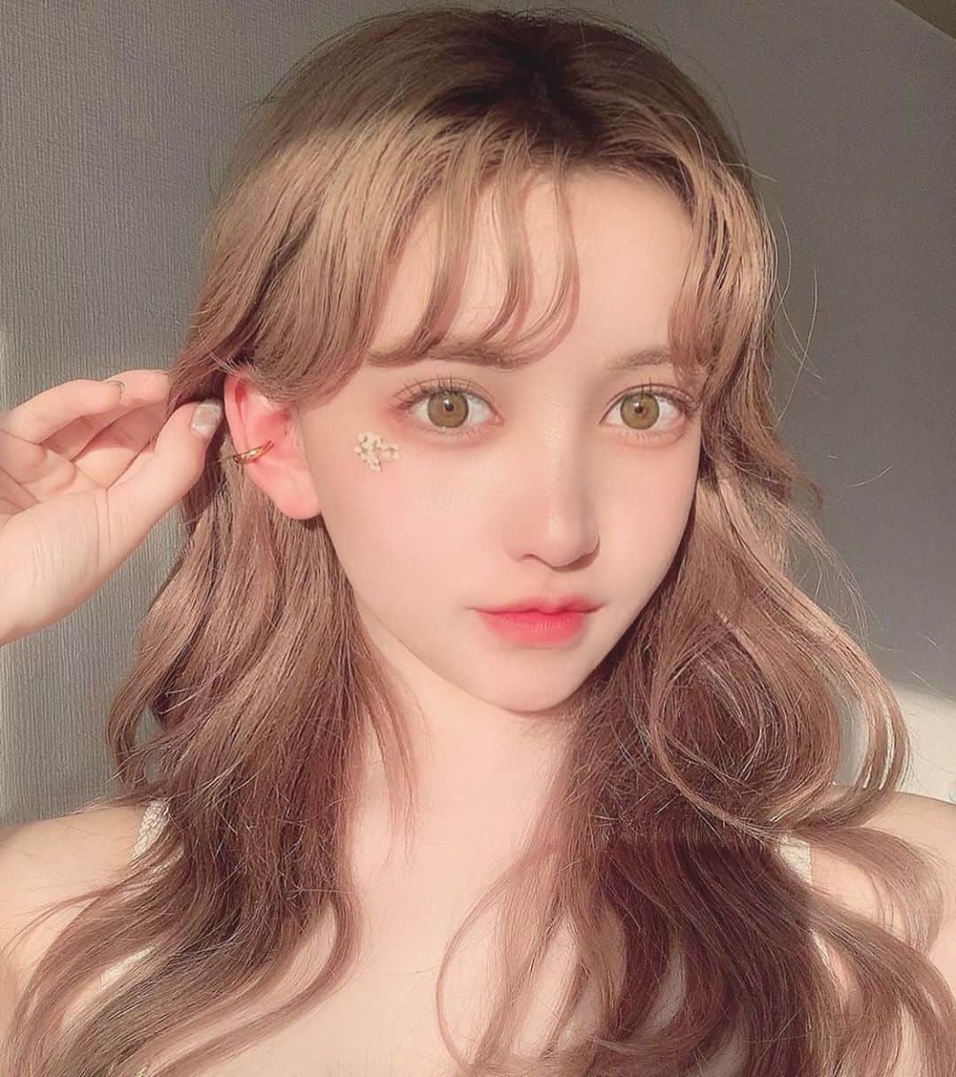 美女JAPANのインスタグラム：「どうも美女色気図鑑です！💕 ＊ ＊ 今回ご紹介するのはこの方‼️ ＊ ＊ rouuiさん！@_rouii_ ＊ ＊ とっても綺麗！💕 顔が整いすぎて人形みたい笑💕 ＊ ＊ rouiiさんのアカウントには他にも素敵な投稿がたくさんあります！✨ ＊ 皆さんも是非チェックしてみてね🧸 ＊ ＊ 明日の投稿もお楽しみに！！ ＊ ＊ #色気 #可愛い #綺麗 #かわいい #写真集 #モデル #美肌 #笑顔 #スタイル抜群 #可愛い #可愛すぎ #会いたい #天使 #美女 #美人 #美しい #清楚 #スタイル #色白 #スタイル抜群 #美脚 #素敵 #カワイイ #応援」