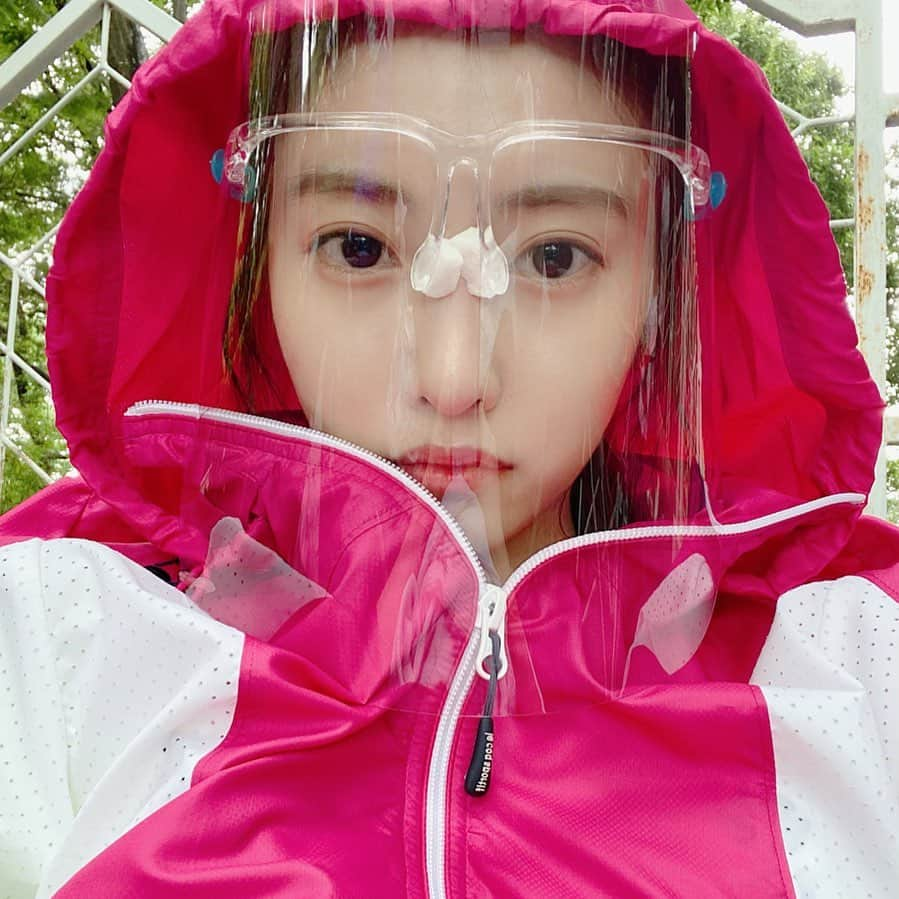 佐野ひなこのインスタグラム：「雨上がりの光がよかったです。 週末ジメジメに負けず頑張りましょう☺︎ なんやかんや久々の投稿ですね。お元気ですか？」