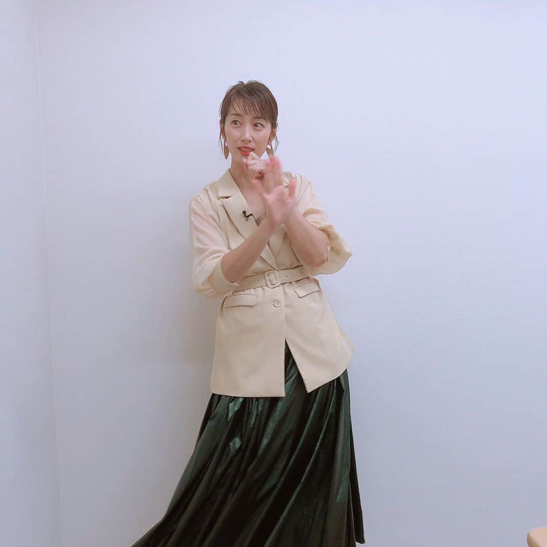 坂下千里子さんのインスタグラム写真 - (坂下千里子Instagram)「衣装  jacket... @amerivintage  skirt.... @amerivintage   おはようございます。　 . #wink さんの#さみしい熱帯魚 #歌っております#昭和歌謡 #ゆらゆらスイミー#懐メロ」7月10日 9時53分 - chiriko_sakashita_official