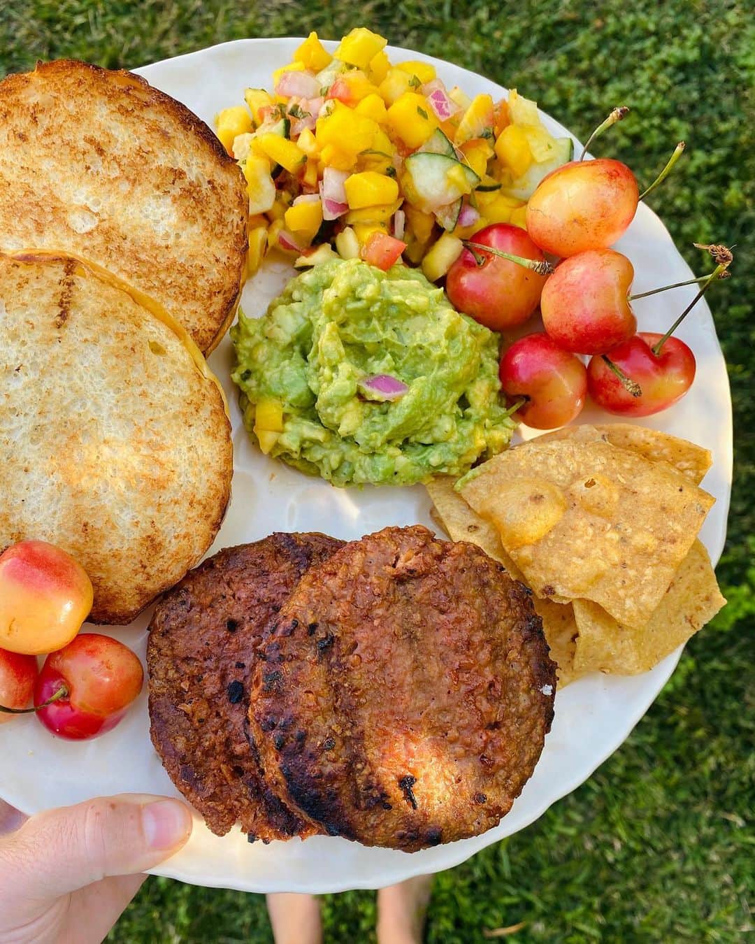 Gaby Dalkinさんのインスタグラム写真 - (Gaby DalkinInstagram)「Prepped and ready for an avocado / mango salsa plant-based burger kinda night #ad The new and improved @lightlifefoods Plant-Based Burgers (which we currently have fully stocked in the freezer) are exactly what the doctor ordered for a hot summer night!  They’re made with simple ingredients,  and they’re totally deliciously -  a dream burger! If you haven’t had them yet - get on it and get cooking! #Lightlife   Mango Salsa  1 ripe mango peeled, seeded, diced 2 tbsp finely chopped red onion 2 tbsp chopped cucumber 2-3 tbsp fresh lime juice 1 jalapeño, minced  Guac 2 ripe avocados 2 tbsp finely chopped red onion 3 tablespoons freshly chopped chives 1/2 lemon juiced 1/2 lime juiced 2 teaspoons finely chopped jalapeño Kosher salt and freshly cracked black pepper to taste  Burgers 1 package Lightlife Plant-Based Burgers Brioche Buns   Cook the Lightlife Plant-Based Burgers on a grill according to the package directions. Remove and toast the buns until lightly golden.  Mango Salsa  Combine the diced mango, onion, cucumber, lime juice and jalapeño in a medium bowl. Toss to combine and season with salt and pepper.  Guac Cut the avocados in half lengthwise. Remove the pit from the avocado and discard. Remove the avocado from the skin and place the avocado flesh into a bowl. Add the lemon juice, lime juice, red onion, chives, jalapeño, salt and pepper. Mash with a fork until half smooth and creamy. Taste and add more salt and pepper if desired. Serve everything together and enjoy!」7月10日 10時02分 - whatsgabycookin