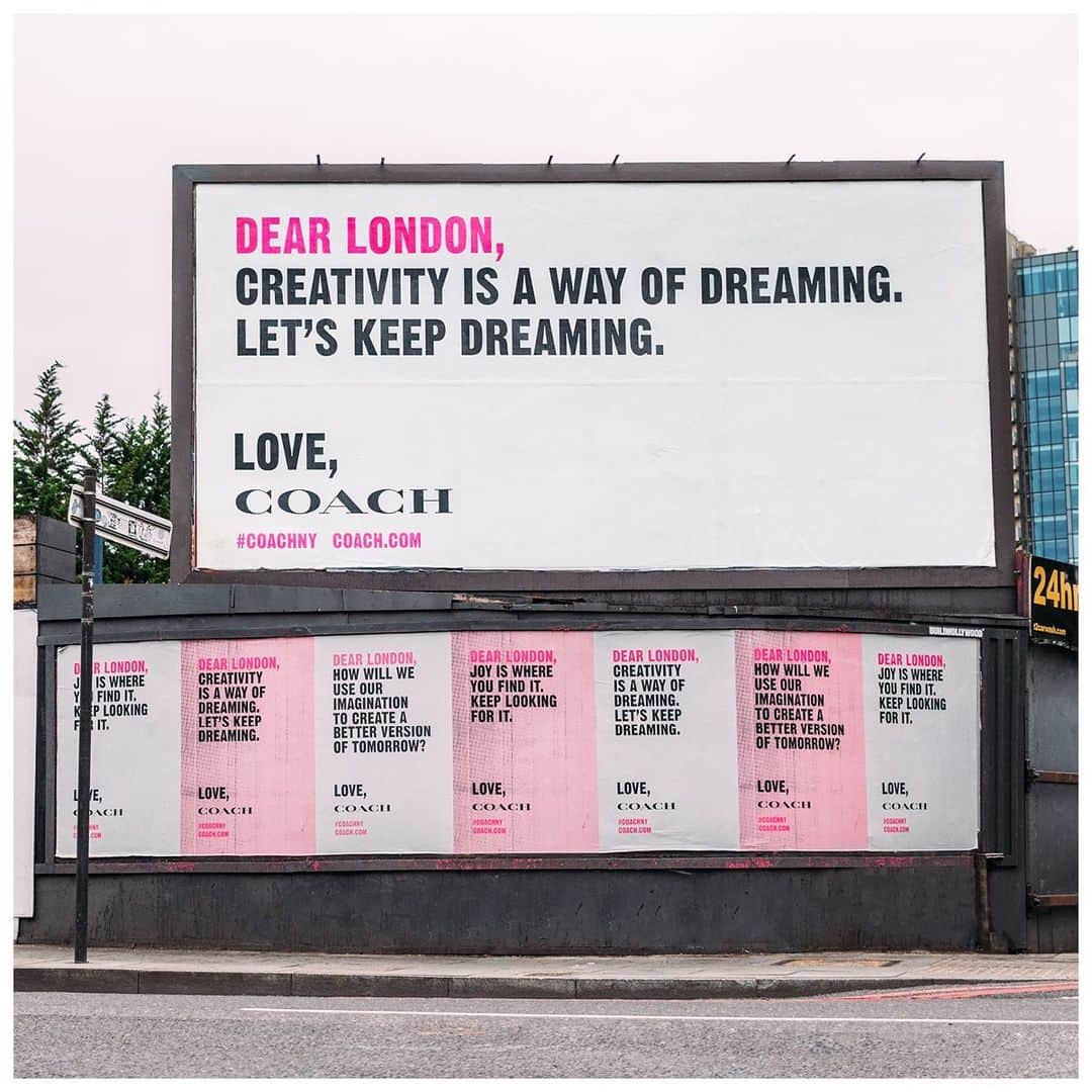 コーチさんのインスタグラム写真 - (コーチInstagram)「Spotted: love notes from Coach. 💌 Our new London billboards are here to share a little positivity. 📸: @deanmartindale #CoachNY」7月10日 10時34分 - coach