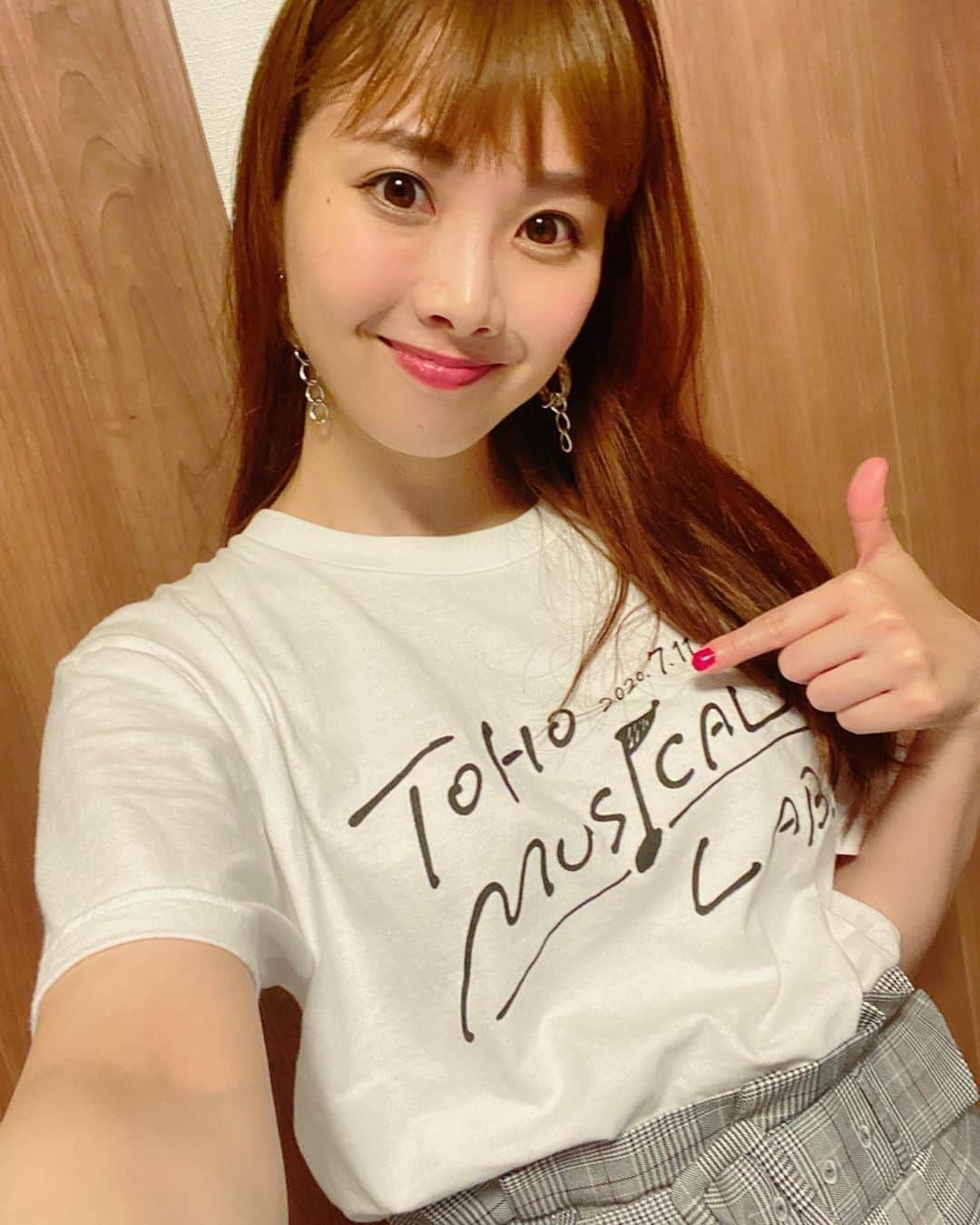 妃海風さんのインスタグラム写真 - (妃海風Instagram)「. . TOHO MUSICAL LAB. 出演者が着ているロゴTシャツの販売が決定しましたー😋😋😋 . . ◆TOHO MUSICAL LAB. ロゴTシャツ舞台写真ポストカード(2枚組)付き ◆価格：3,500円（税込） ◆サイズ展開：M・L　の２サイズ展開（ユニセックス） ◆販売サイト：e+Shop　URL ◆販売期間：７月１１日（土）AM１０時～７月２６日（日）２３時５９分 こちら期間限定・数量限定での販売となります。 . . 是非、お買い求めくださいねーっ❣️ . .  「TOHO MUSICAL LAB.」 演出、出演者、スタッフ。。 「ラボ」＝「実験」のタイトルの様に、皆さん様々模索して、トライして、新感覚の舞台を作っています🔥🔥🔥 . 皆様もぜひっ！ 7月11日19時から 体験してくださいっ🥺✨✨ . . #TOHOMUSICALLAB #ロゴTシャツ #かわいいよ」7月10日 10時39分 - fuhinami_official