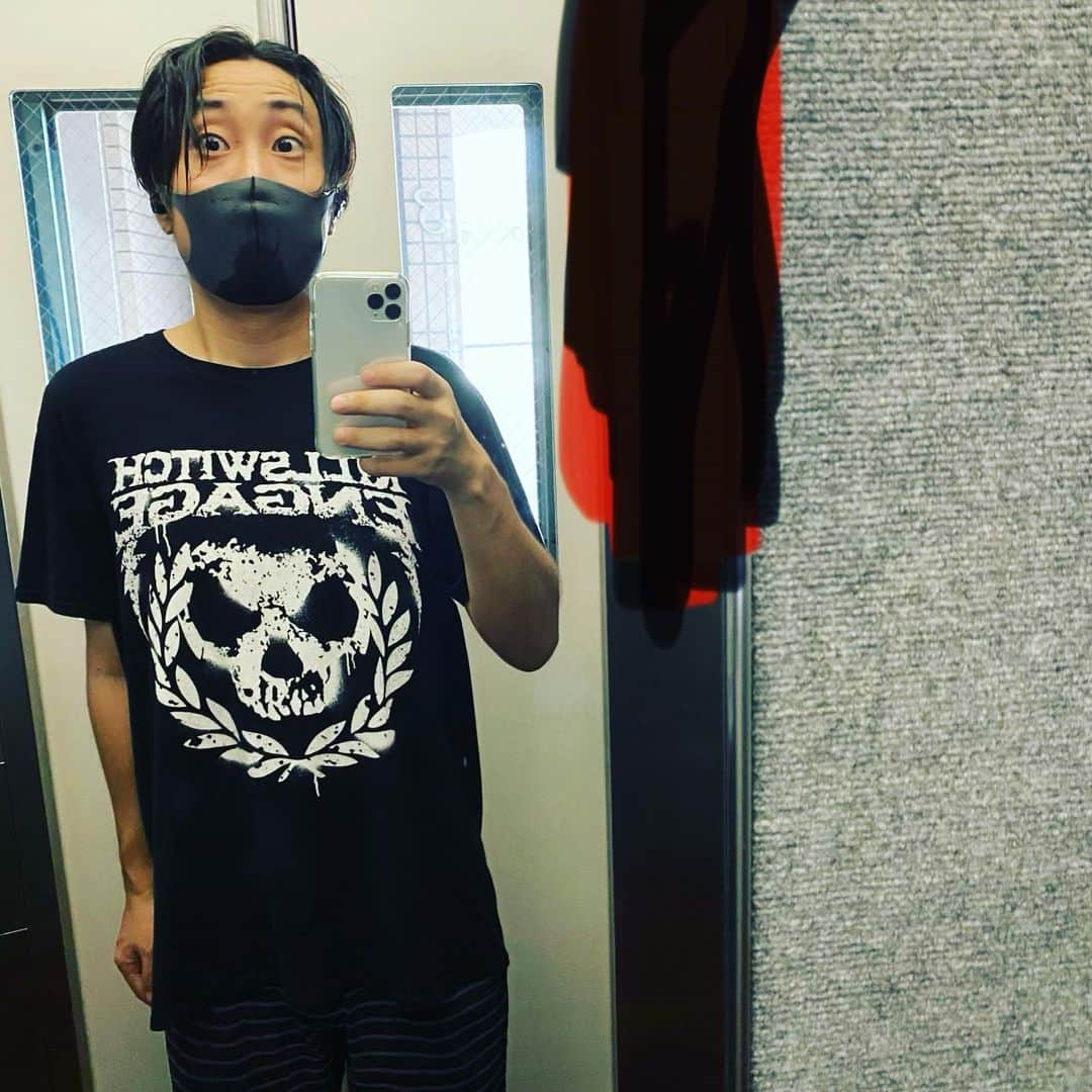 ゆってぃさんのインスタグラム写真 - (ゆってぃInstagram)「久々シャワーラン。このTシャツ着てる奴がまさかおぎやはぎの「メガネびいき」聞いて走ってるとは誰も思わない。と言う世間に向けたプレイ。ふふふ…  #ゆってぃ #ワカチコ #人力ランでしょう #シャワーラン #killswitchengage #junk #色塗った所は卑猥だったわけではないです」7月10日 10時52分 - yutty52_yuta