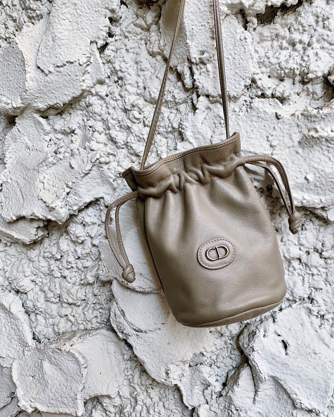 Ｈedyさんのインスタグラム写真 - (ＨedyInstagram)「【WEB掲載商品】﻿ Dior logo leather shoulder bag﻿ ﻿ @hedy_daikanyama ﻿ @hedy_worldwide ﻿ #vintage #vintageshop #hedy #hedy_japan #エディ #daikanyama #bag #fashion #accessory #dior」7月10日 16時22分 - hedy_vintage