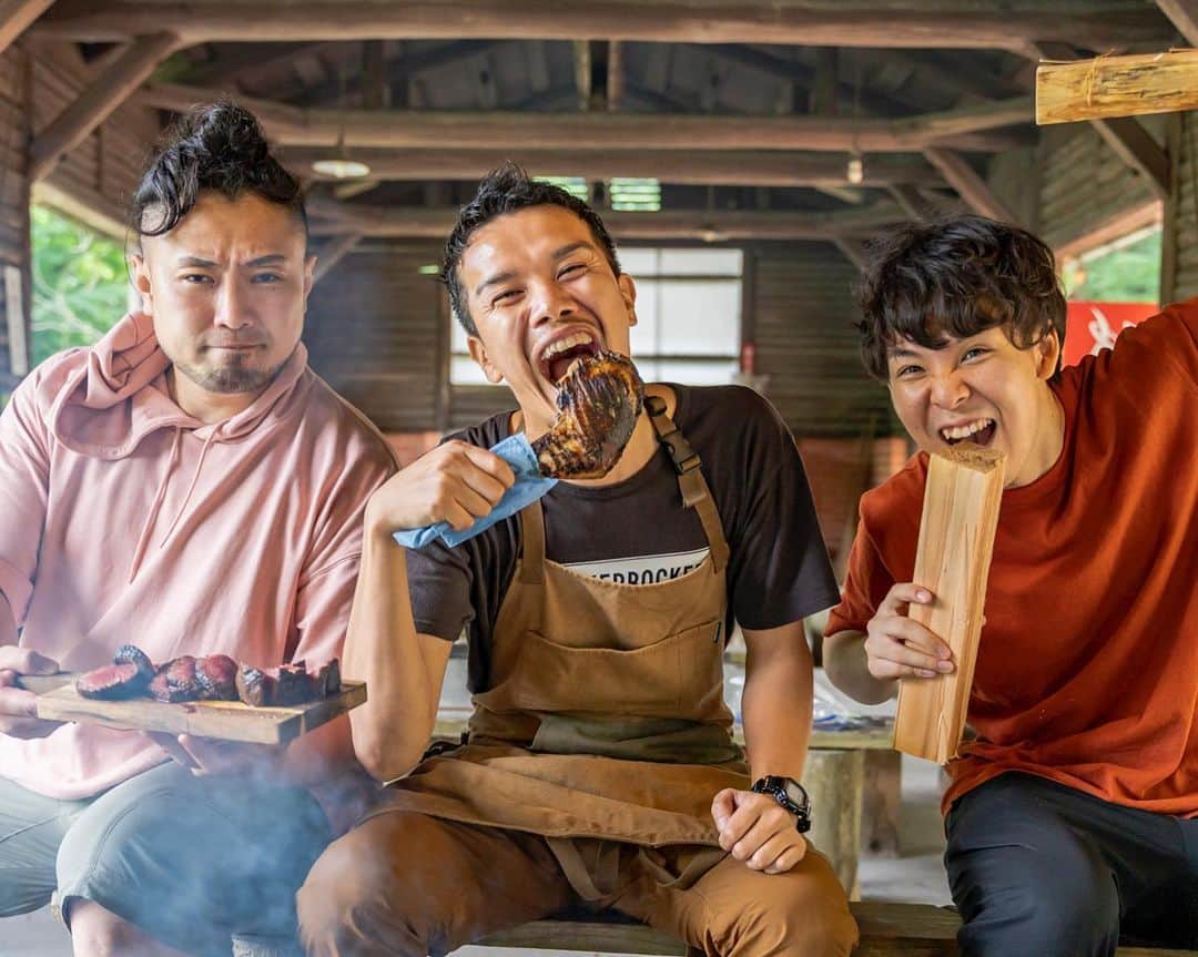 ビートないとーのインスタグラム：「本日19時に動画をアップします⤴️  本日の動画は @keisuketaka0606 さんと @masahira_tate さんが名古屋に遊びに来てくれたのでBBQでおもてなしVlogです😂🍖  いろんな貴重な話が聞けて楽しかったです🙏  いろんな事が落ち着いたら東京に行くので、また一緒に動画を撮りましょう📷🙏✨」