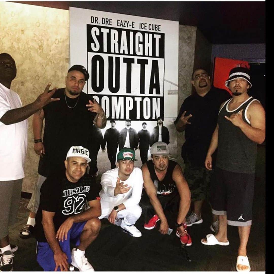 ベイビー・バッシュさんのインスタグラム写真 - (ベイビー・バッシュInstagram)「Throwback When Straight Outta Compton First came out, we were on Tour so We watched it In Salt Lake City I believe!! Wit @mcmagicofficial my crew and Management! (All Real Ones)」7月10日 11時00分 - babybash