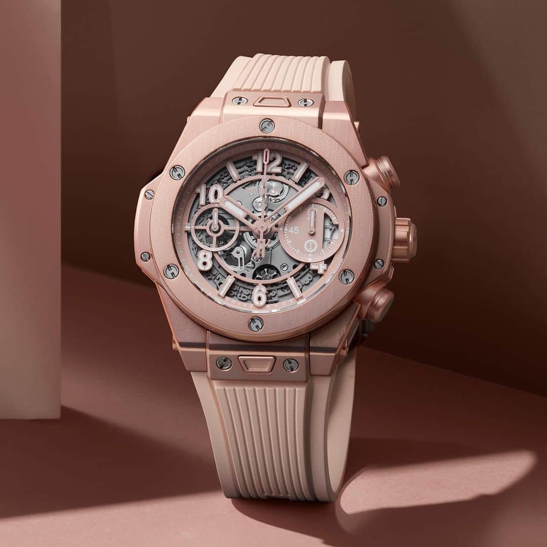 HYPEBEASTさんのインスタグラム写真 - (HYPEBEASTInstagram)「@hypebeaststyle: @hublot has joined forces with @garageitalia to create a Millennial Pink Big Bang Chronograph. With a lightweight aluminum 42mm case anodised, satin-finished and through-tinted in a pink hue, this watch is anything but understated. The tone was achieved only through a difficult process of experimentation undertaken by Hublot engineers and is matched with two included interchangable straps: a rubber option finished with a titanium clasp and a velcro/PES knit blend counterpart. Head to he link in our bio for more details. It’s available now in an exclusive edition of 200 on Hublot’s website for 20,900 USD apiece.⁠⠀ Photo: Hublot」7月10日 11時21分 - hypebeast