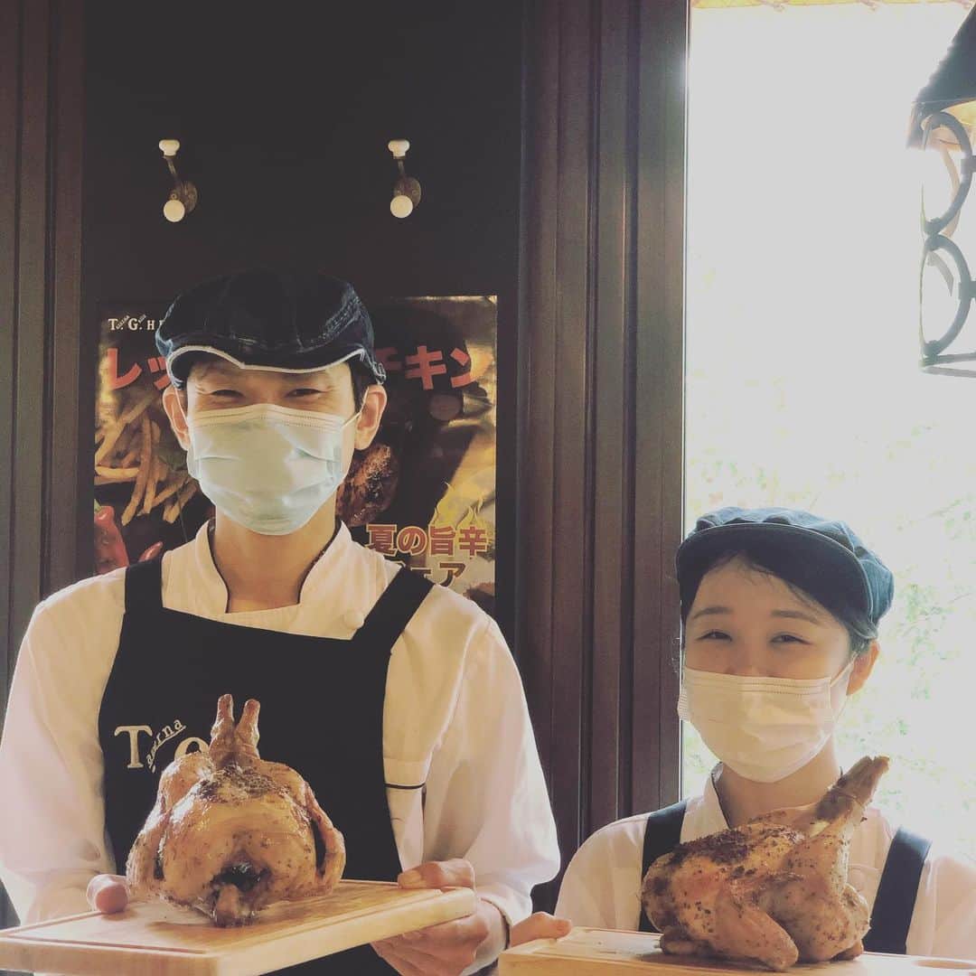 T.G.HEARTH TGハースのインスタグラム：「皆様こんにちは😀﻿  純&ふじぃです♪ ﻿ 本日、ランチタイムはチキンの日〜❤️﻿ ﻿ 今日も美味しいトリさん焼けました♪﻿ ﻿ 是非遊びにいらしてくださいね〜♪﻿ ﻿ 皆様のご来店、お待ちしております(⁎⁍̴̆Ɛ⁍̴̆⁎)﻿ ﻿ #TGハース#代官山ディナー#代官山ランチ#恵比寿グルメ#恵比寿ビストロ#恵比寿ディナー#代官山グルメ #ハース #代官山テイクアウト#恵比寿ランチ#プリン#チーズ#ロティサリーチキンmenu#恵比寿ワイン#テイクアウト#渋谷ディナー#恵比寿チーズ#tghearth#渋谷区グルメ#渋谷ランチ#恵比寿チーズ#カフェ#チーズケーキ#渋谷テイクアウト#恵比寿新聞#恵比寿ビール#チーズフォンデュ」