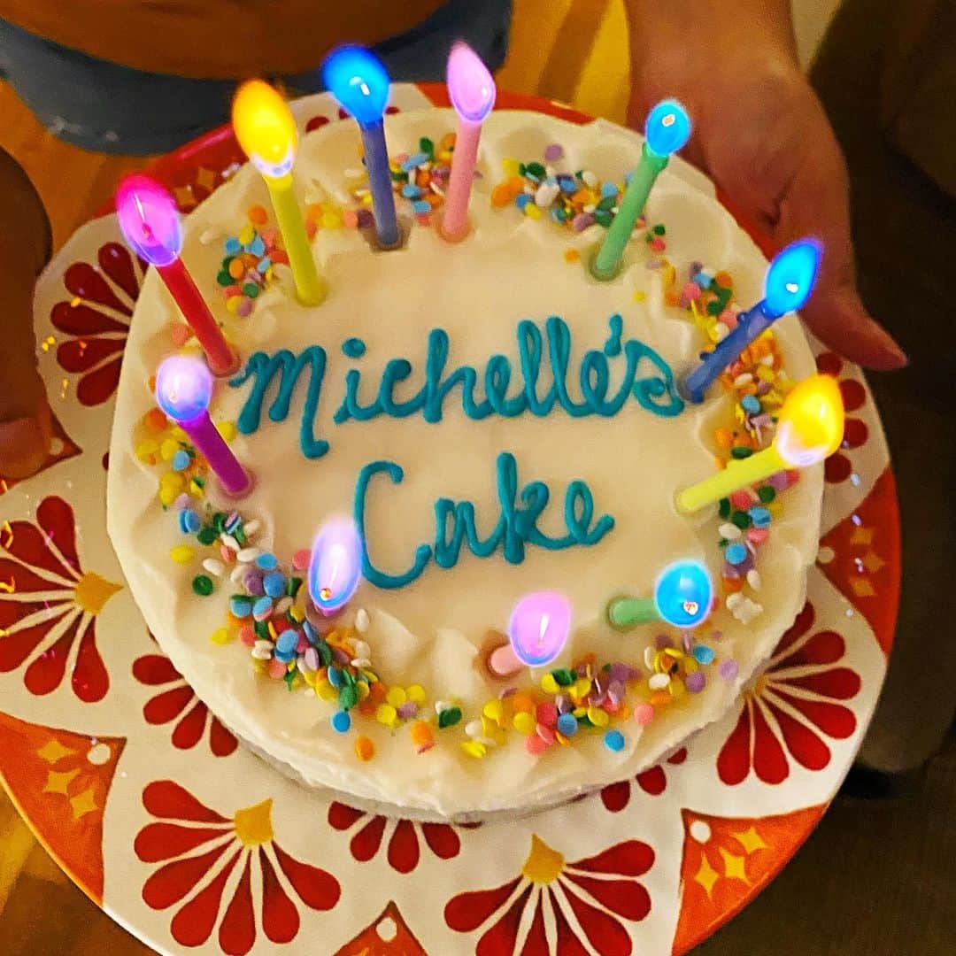 ミッチェル・コリンズさんのインスタグラム写真 - (ミッチェル・コリンズInstagram)「🎶 Every kiss begins with cake 🎶 I said yes 💍 TO A SLICE #cakeblanchett thank u @alisonleiby @dan_acton @queenofjordan 🎂 🎉」7月10日 11時41分 - michcoll