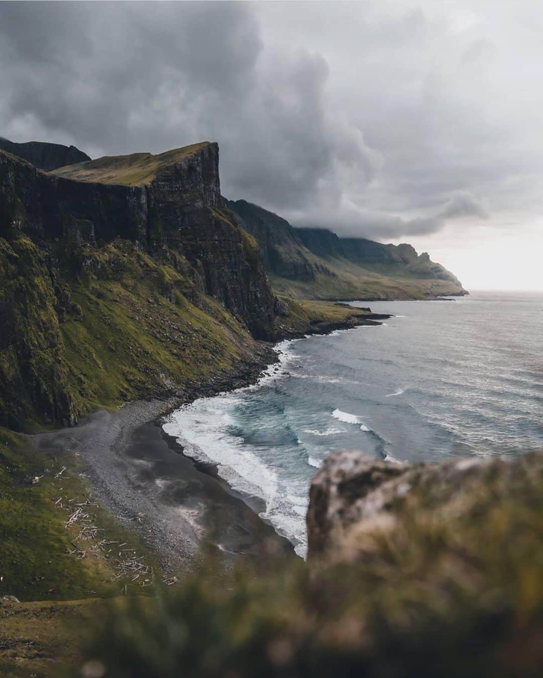 FOLKのインスタグラム：「I have a question! Where is your hometown? I want to see where everyone is from. Photo by @rannvajoensen in the Faroe Islands.」