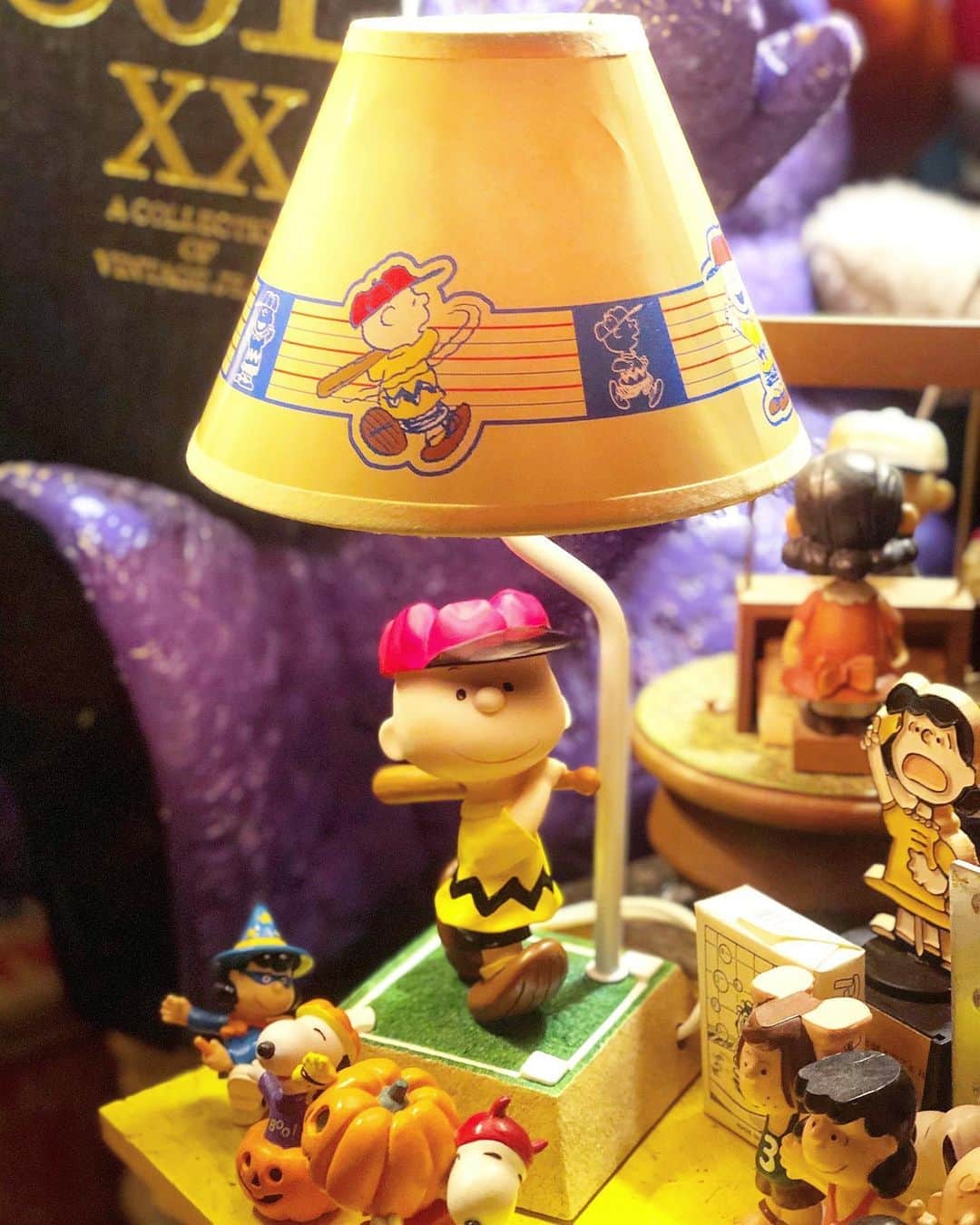 大川知英のインスタグラム：「90's West land peanuts  Charlie Brown Desk Lump baseball Var.⚾️ 野球全然詳しくないけど関連するグッズや バットやグローブにボールとか好きで いろいろな野球バージョンに引かれてしまう🏟 これもそのひとつ🧘‍♀️upi-❗️🤡 #westland#peanuts#Charliebrown #Lump#baseball #90s #野球バージョン好き#ランプ好き #また集めて行こう#amecajiboys #takatsubase#アメトイ部キャプテン #captain#youtube」