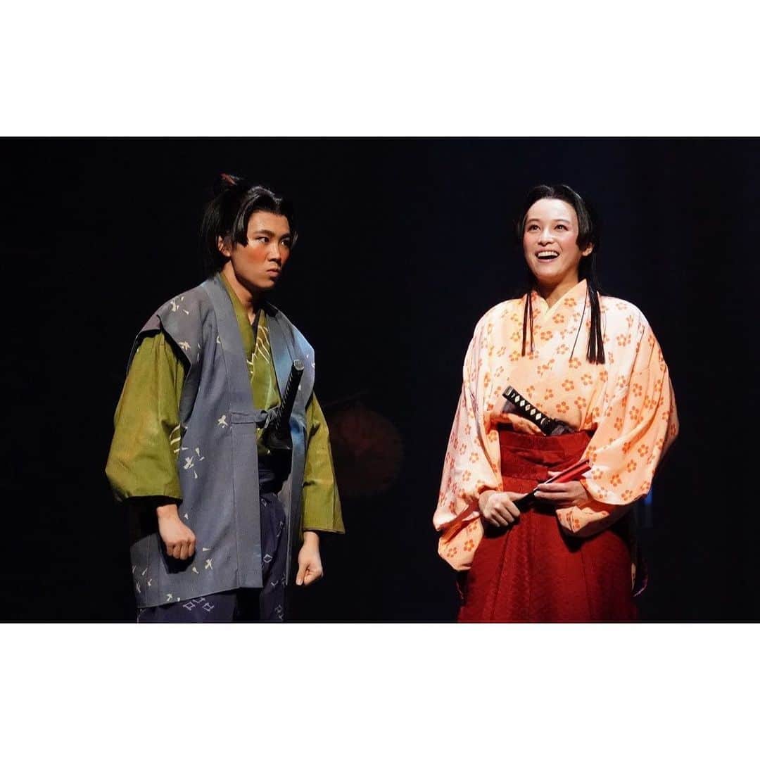 須賀健太のインスタグラム：「本日7/10(金)より全国の映画館にて、 ゲキ×シネ『けむりの軍団』公開！ 古田新太さん主演、劇団☆新感線39(さんきゅー)興行として東京・福岡・大阪で上演された舞台を高画質、高音質で映画館でお楽しみいただけます！ 久しぶりに、燻されてください！ 源七、弱いです！笑」