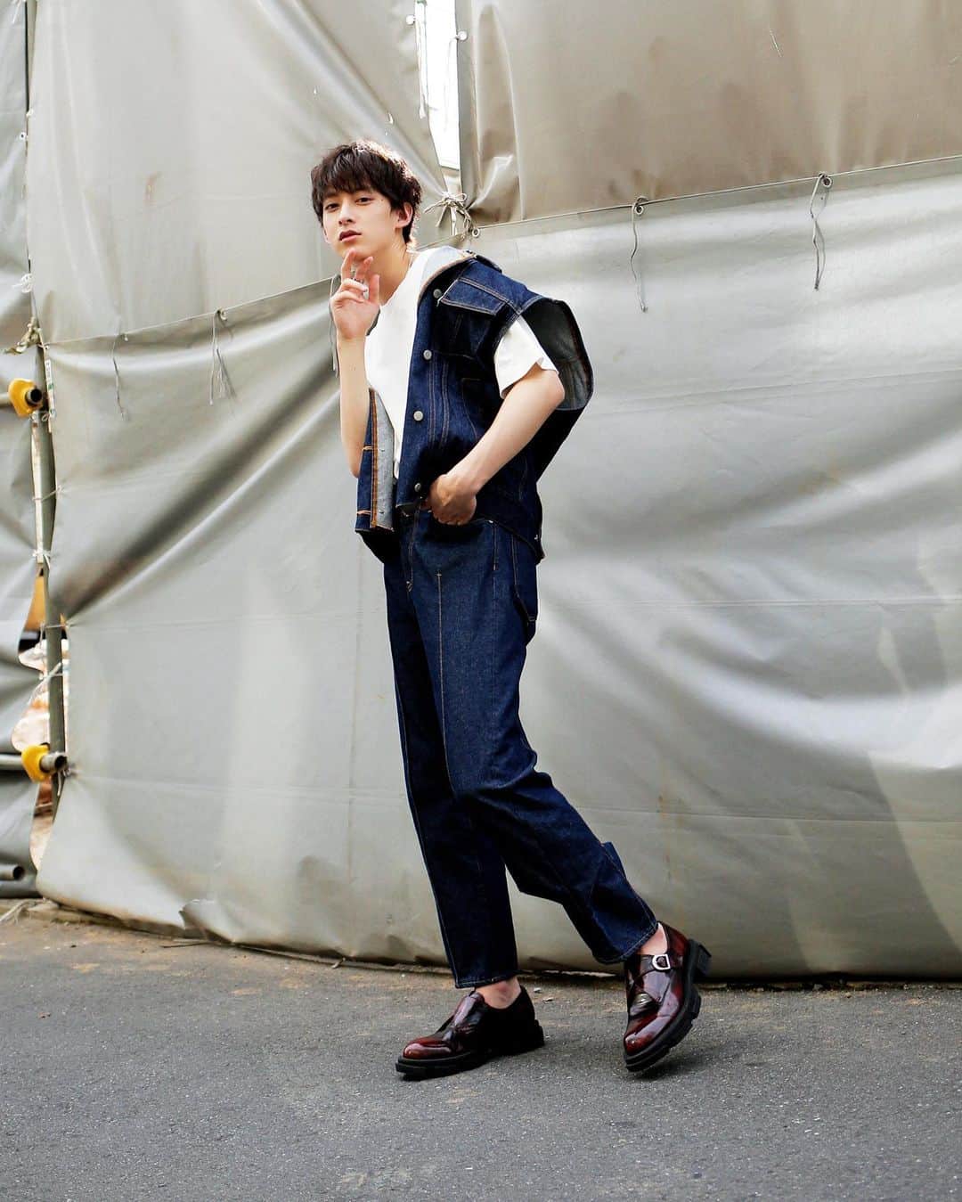 Droptokyoさんのインスタグラム写真 - (DroptokyoInstagram)「TOKYO STREET STYLE⁣ Name: @asahi_ito_official  Occupation: Actor Vest: #kudos T-shirt: #SHINYAKOZUKA Pants: #kudos Shoes: #bothParis #streetstyle#droptokyo#tokyo#japan#streetscene#streetfashion#streetwear#streetculture#fashion#ストリートファッション#fashion#コーディネート#tokyofashion#japanfashion⁣ Photography: @abeasamidesu」7月10日 12時02分 - drop_tokyo