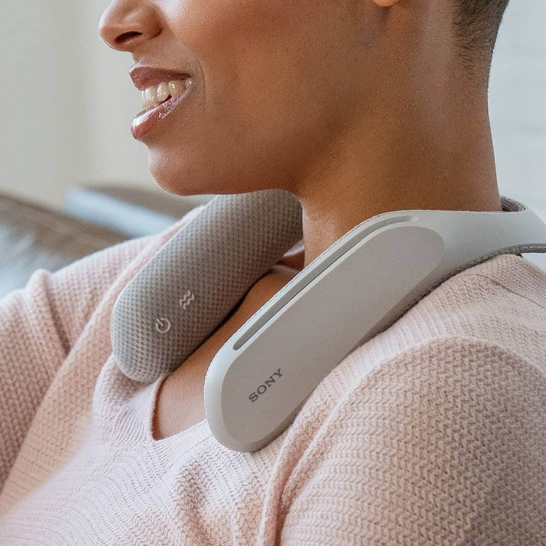 sonyさんのインスタグラム写真 - (sonyInstagram)「Sound from a new perspective. (Immersive Wearable Speaker that rests on your shoulders immersing you in full, clear sound.) #SonyAudio」7月10日 12時04分 - sonyelectronics