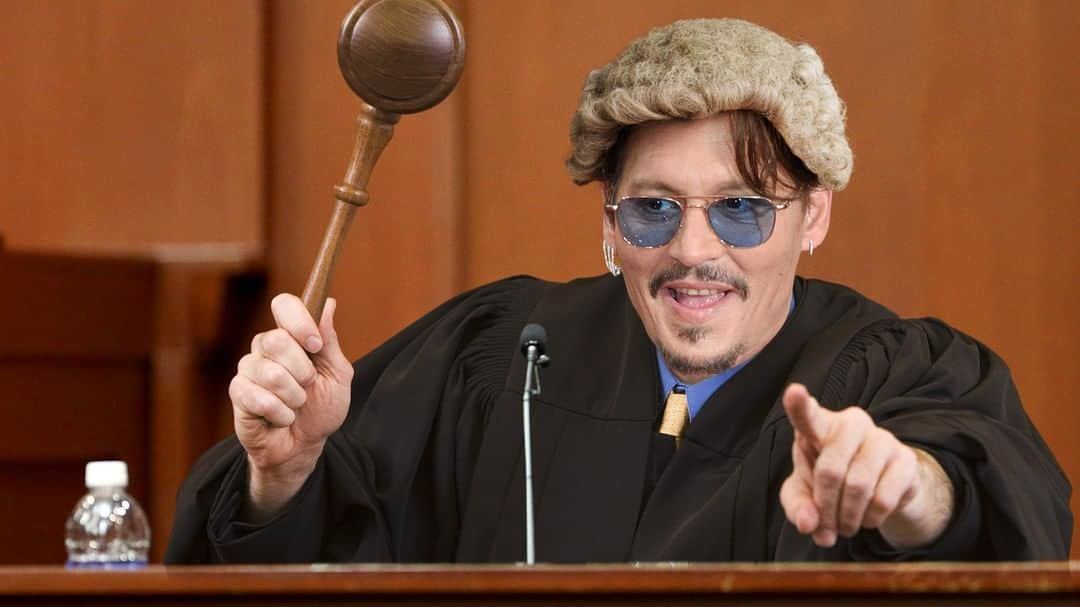 ジ・オニオンさんのインスタグラム写真 - (ジ・オニオンInstagram)「Johnny Depp Interrupts Libel Case To Duck Behind Witness Stand, Pop Up In Judge’s Robes Banging Oversized Gavel」7月10日 12時09分 - theonion