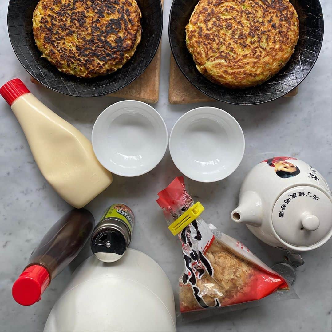 Symmetry Breakfastさんのインスタグラム写真 - (Symmetry BreakfastInstagram)「Leftover Okonomiyaki 🇯🇵 it’s the fridge forage frittata of Asia 🙌🏼 the name translates as “Whatever You Want, Grilled” and i’m stretching that to whenever too 😘 Way more than 5 portions of veg per pancake I also use dashi to flavour the batter.  Topped in the traditional way, okonomi sauce, kewpie mayo, powdered seaweed and katsuobushi flakes ❤️ Recipe is in my book 😘😘😘 #symmetrybreakfast」7月10日 12時17分 - symmetrybreakfast