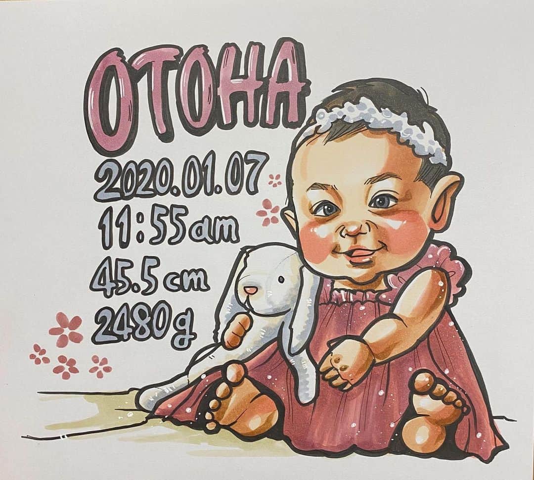似顔絵★𝗚𝗢𝗥𝗜𝗞𝗜𝗡𝗚のインスタグラム：「.  . .  先日の一枚目❤️ . . 二枚のご依頼でした❤️✨ こちらは可愛い娘さんの出生記録として💕お気に入りの🐰のぬいぐるみと一緒に☺️💕  . . .  ❌❌現在は、予約受付終了してます❌❌ 。 . . .  2020年度ご予約のお客✨ 現在35番までの方へ案内中です🌟✨💕 DMの確認いただきgmailへ返信宜しくお願い致します🙇‍♀️🌟✨✨ . . . .  次回の予約応募は、2020年のご予約分を書き終える予定の 来年春から夏頃の、、、予定です。 ※あくまでも予定なので前後します🙇‍♀️ . . . .  オーダー再開の際には 人数制限あるため必ず予約ができるわけではございません。 そのことも踏まえた上で 次回ご検討いただけると嬉しいです(^^) . . また、結婚式の使用を考えてくださる方も多いです✨  前々からお伝えしていますが、 基本的に予約順に対応しているため、 近々の納期を希望される方は、 対応できないこともあるので、 あらかじめご了承ください💦 . . . . . ※今回予約が取れた方へ※ . .  写真がまだ用意できてない、入金が遅れそうなど、状況により、順番が前後することもございます‼️ あらかじめご了承ください。 。 . . . また、芸能人、キャラクターのオーダー、パロディ風オーダーはお断りしています。  芸能人については、ご本人様に直接プレゼントなどはOKです。 . . . . . . 💰料金表は過去投稿記事みてね❤💰 . . . . . ➡️ハッシュタグ⇨ goriking117料金表2019⬅️ . . ✨✨✨✨✨✨✨✨✨✨✨✨✨✨✨✨ @by.goriking のアカウントでは、 過去書かせて頂いたお客様方からの、 似顔絵のその後のお写真をいただき、 投稿しております^ - ^❤️❤️ 玄関に飾ってある似顔絵、 渡した瞬間のお写真、 ご本人とのお写真などなど💕 いろんな場面でのお写真お待ちしております^ - ^✨⭐️ . . . .  #似顔絵#pencildrawing#drawing#pencil#illust#painting#art#artwork#絵描きさんと繋がりたい#似顔絵師#gorikingの似顔絵屋さん#仲良し家族#愛娘#娘#子供#女の子#赤ちゃんkids#kidsfashion#人形#babygirl#kidsgirls#思い出#出生記録#子供のいる暮らし#❤️#comicart#anime#animeart#comicartist#animejapan」