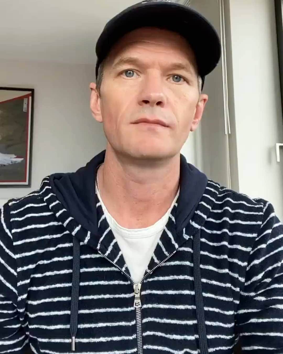 ニール・パトリック・ハリスのインスタグラム：「Happy almost Friday! 🙂 #neilpatrickharris #nph #tagsforlikes #actor #lovehim #handsome #myedit #awesome #legendary @nph」