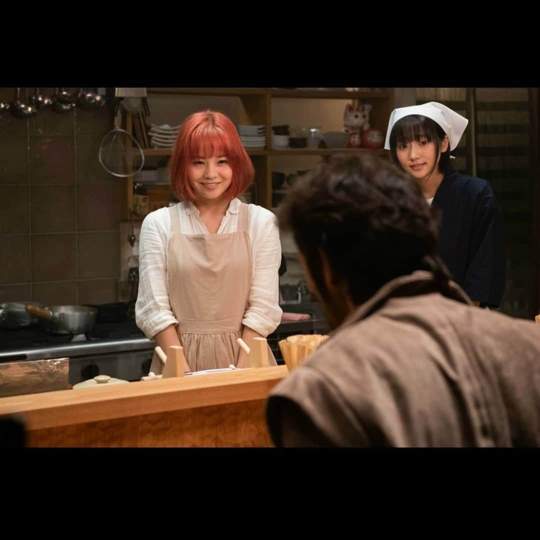 WOWOW「プラージュ」さんのインスタグラム写真 - (WOWOW「プラージュ」Instagram)「「のぶ」のマスコット、エーファちゃん✨ 地毛を赤く染めてエーファを演じてくれた新谷ゆづみさんは「ドラマは初めて」でした。いつも朝イチで現場に入って支度を整え、長い待ち時間もものともせず！いつも明るい笑顔でみんなを癒してくれました☺️ . WOWOWオリジナルドラマ 『異世界居酒屋「のぶ」』 episode 9 ７/10（金）深夜0時📺 . 詳細は、プロフィールのURLから『異世界居酒屋「のぶ」』をチェック📌 . #大谷亮平 #武田玲奈 #新谷ゆづみ #品川ヒロシ #品川祐 #蝉川夏哉 #異世界居酒屋のぶ #異世界居酒屋 #WOWOW #オリジナルドラマ #ドラマ @ryo.vbps @rena_takeda @shinashina0426 @yuzumi_shintani」7月10日 13時00分 - wowowofficial