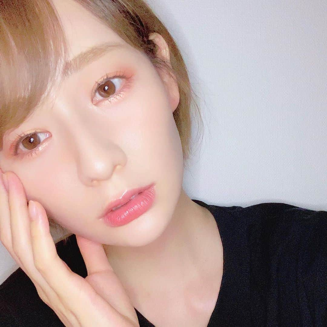 永棟安美のインスタグラム：「この色かわいい🧡💭﻿  ﻿ #オレンジ #夏 #メイク」