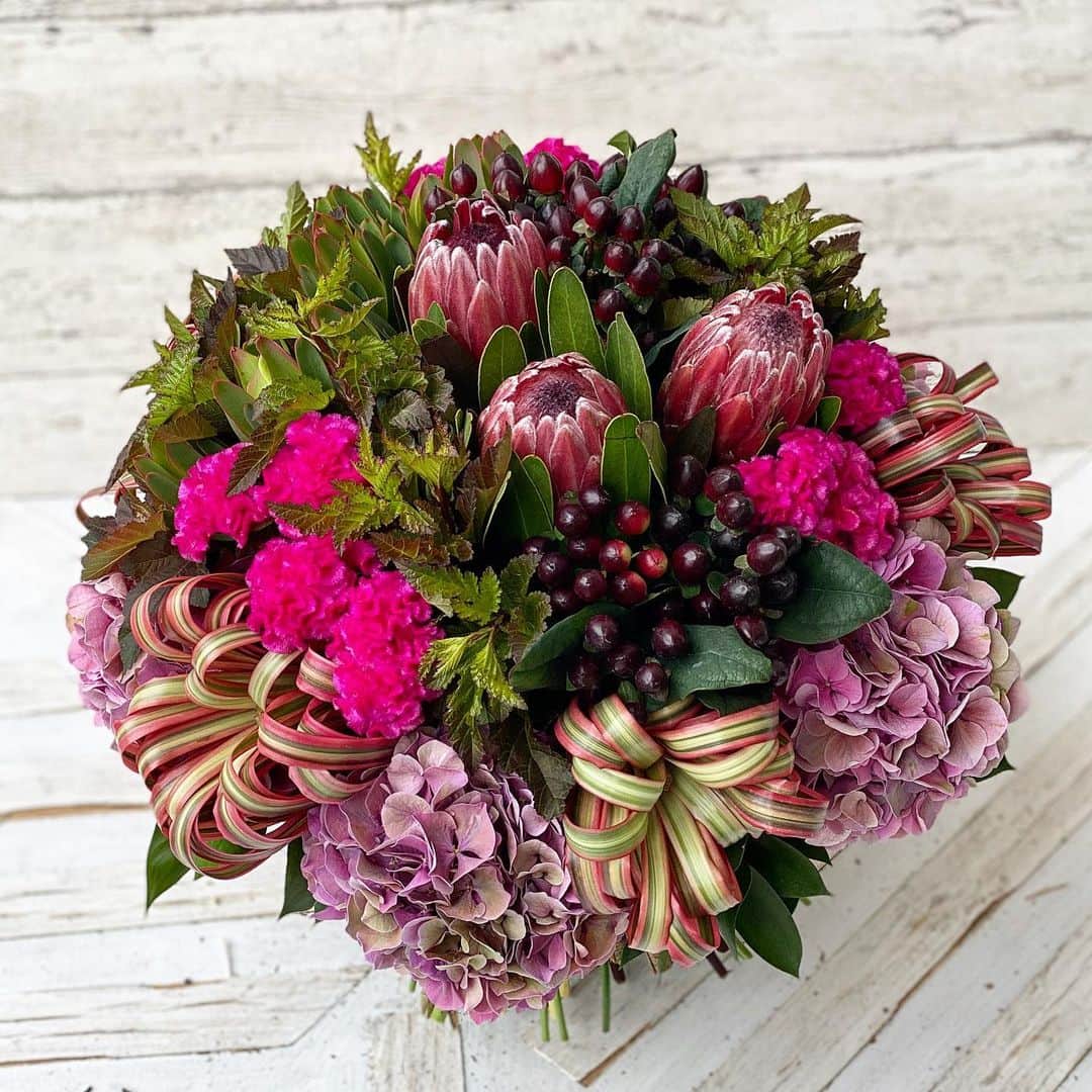 ニコライ・バーグマン・フラワーズ＆デザインさんのインスタグラム写真 - (ニコライ・バーグマン・フラワーズ＆デザインInstagram)「Powerful bouquet ! #nicolaibergmann  #flowerartist  #ニコライバーグマン」7月10日 13時20分 - nicolaibergmann