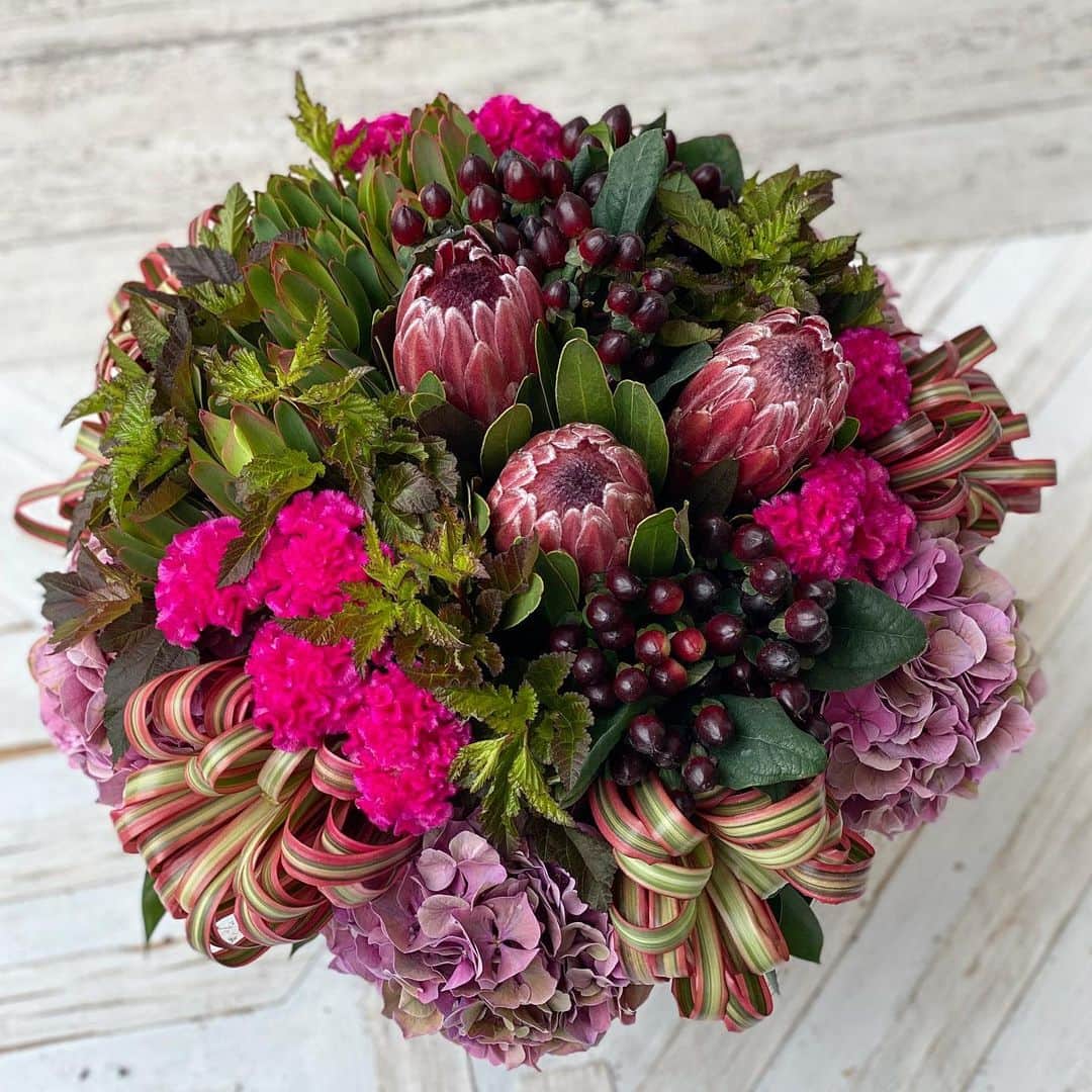 ニコライ・バーグマン・フラワーズ＆デザインさんのインスタグラム写真 - (ニコライ・バーグマン・フラワーズ＆デザインInstagram)「Powerful bouquet ! #nicolaibergmann  #flowerartist  #ニコライバーグマン」7月10日 13時20分 - nicolaibergmann