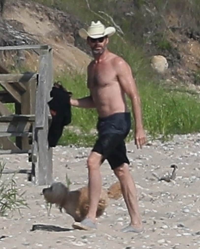 Just Jaredさんのインスタグラム写真 - (Just JaredInstagram)「Hugh Jackman goes shirtless while spending time at the beach in the Hamptons on Thursday afternoon #HughJackman Photos: Backgrid」7月10日 13時23分 - justjared