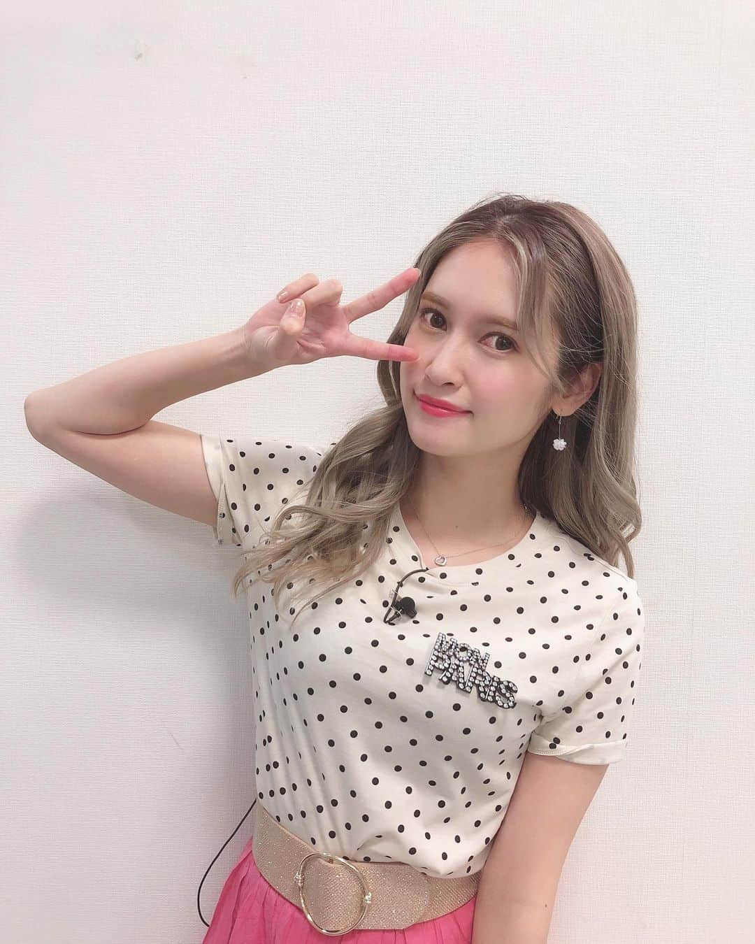 のインスタグラム：「昨夜の #夜なラブ  衣装です💖 @styling_fancy  ご視聴いただきありがとうございました🌟 . 今週とある撮影をするねん✨ 私の本領を💃久しぶりに披露できたらなと思ってます💜 お楽しみにしててください💋」