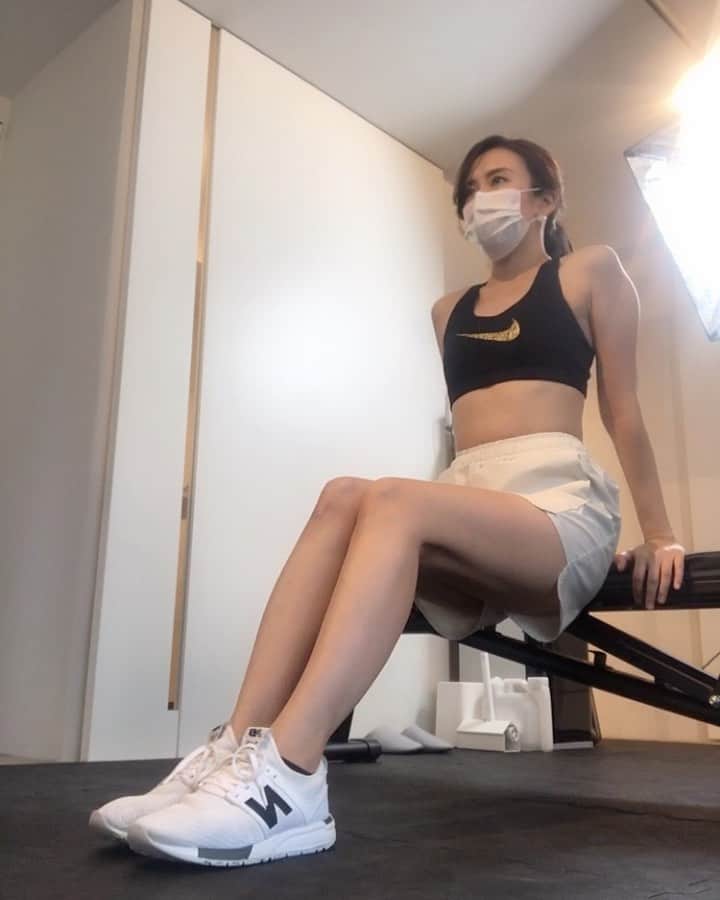 のインスタグラム：「先日は二の腕強化💪　@rebody_shibuya  肩甲骨まわりもいい感じに筋肉痛🙌 今日もがんばるぞ🙌☺️ @shimazakinnikun のプロテインの渡し方。笑🤣 ・ #rebody #rebodyトレーニングルーム #bodymake #workout #training #personaltraining #helthylifestyle  #パーソナルトレーニング #ボディメイク #ボディライン #美body #筋トレ #筋トレ女子 #美容マニア #ダイエッター #トレーニングウェア女子 #美脚 #美尻 #mimi美容 #お尻美人 #お尻フェチ #運動女子 #トレーニング女子 #本気痩せ #自分磨き #完全プライベートジム #渋谷パーソナルジム #トレーニング動画 #二の腕痩せ #二の腕強化」