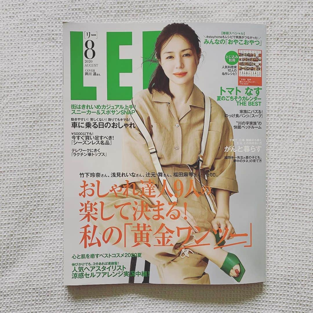 浜島直子さんのインスタグラム写真 - (浜島直子Instagram)「今発売中のLEE8月号。  “今すぐ買い足したい「シーズンレス名品」”のページで、今フェリシモで大人気のコラボ商品を紹介していただきました🥰 ぜひチェックしてみてください✨ ・ #magazinelee #lee8月号  #フェリシモ #felissimo #リブインコンフォート #liveincomfort」7月10日 13時40分 - hamaji_0912