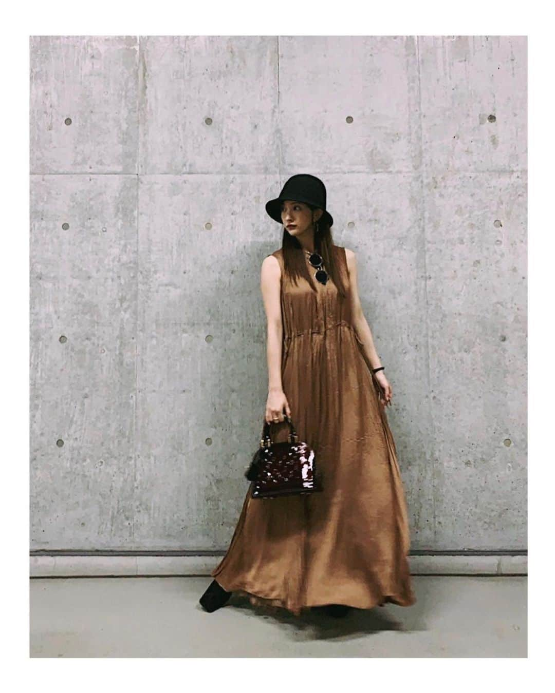 板野友美さんのインスタグラム写真 - (板野友美Instagram)「#onepiecedress @fray_id  #hat @ca4la_official  #bag @louisvuitton  #fashion  #友Style #ootd」7月10日 13時57分 - tomo.i_0703