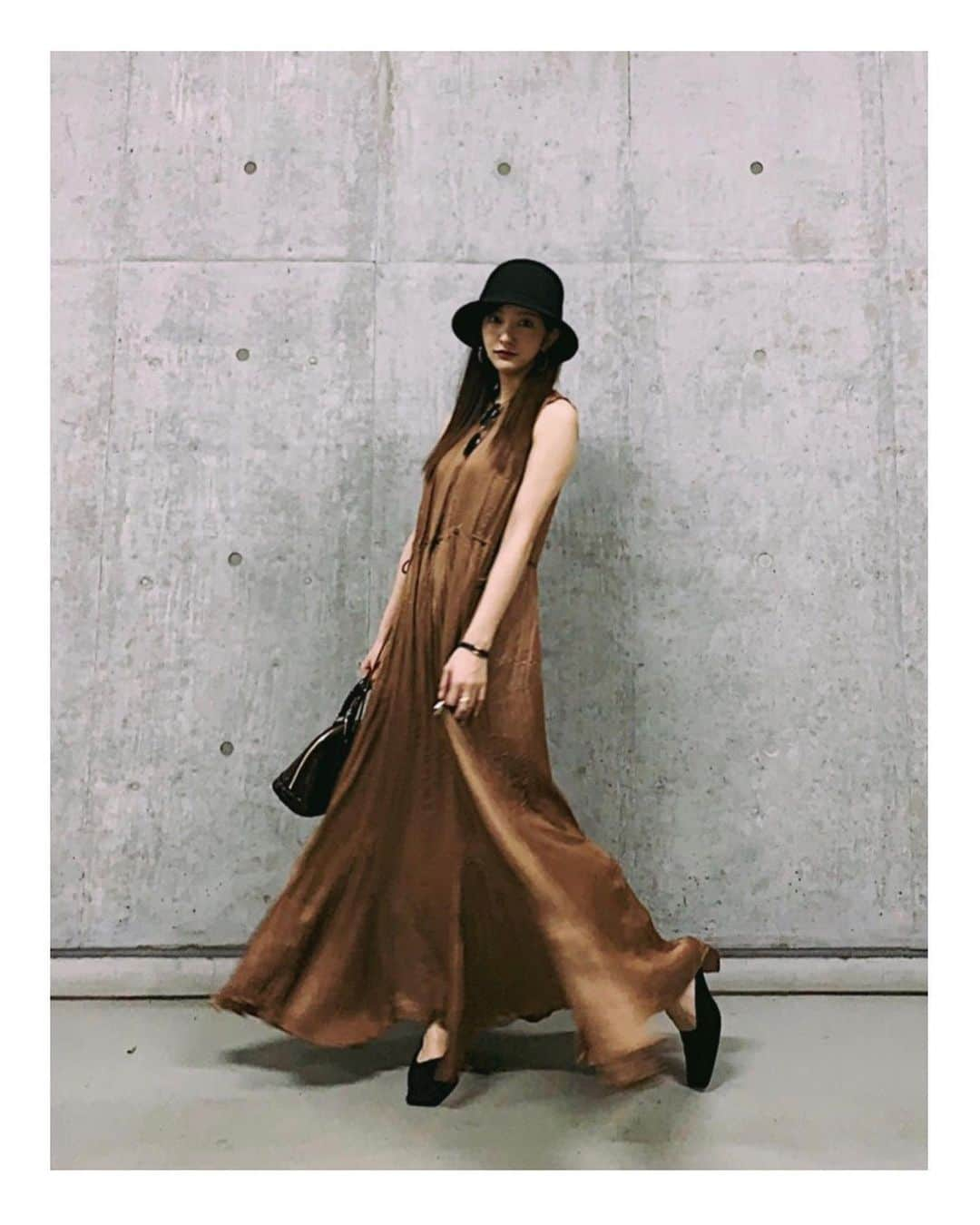 板野友美さんのインスタグラム写真 - (板野友美Instagram)「#onepiecedress @fray_id  #hat @ca4la_official  #bag @louisvuitton  #fashion  #友Style #ootd」7月10日 13時57分 - tomo.i_0703