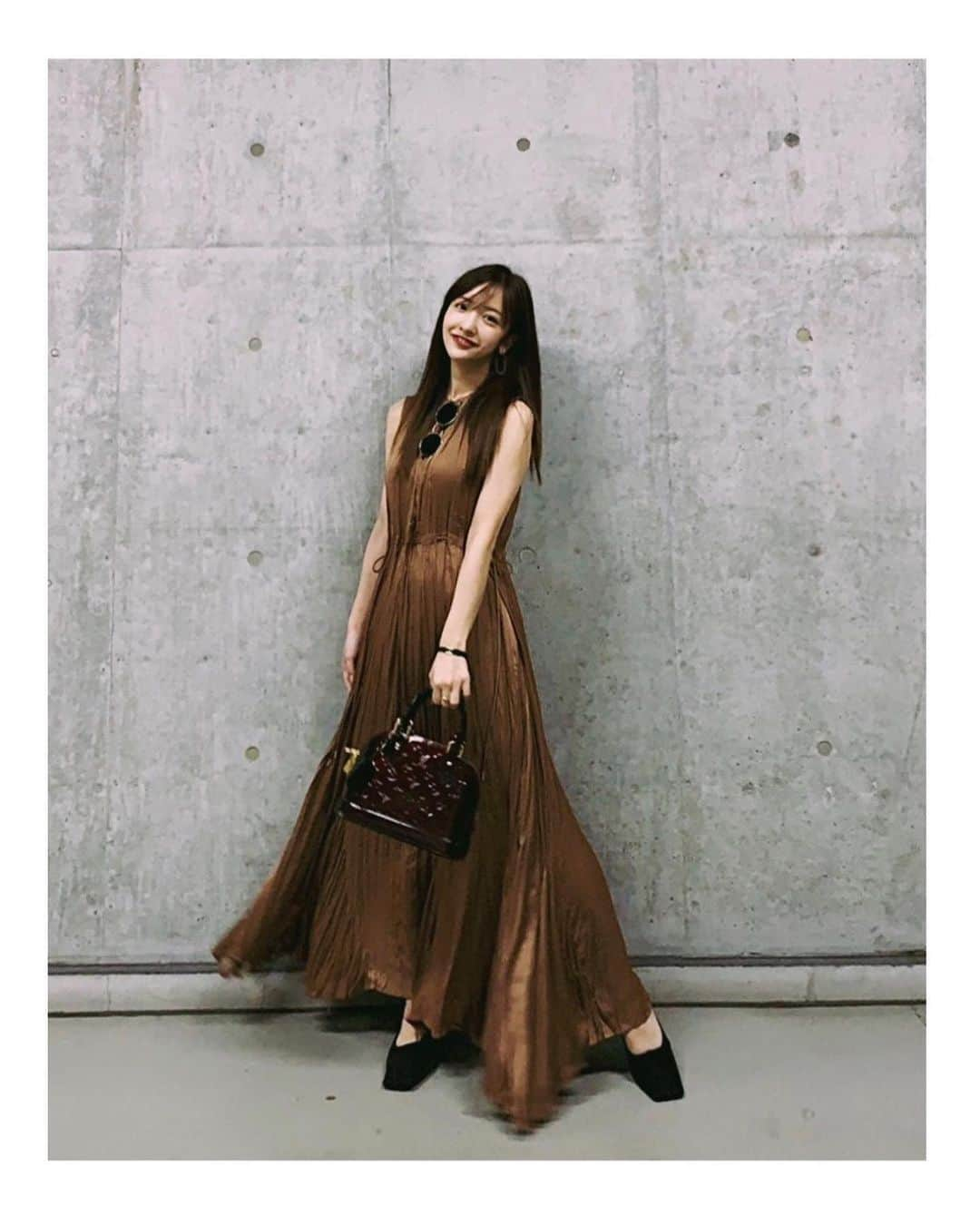 板野友美さんのインスタグラム写真 - (板野友美Instagram)「#onepiecedress @fray_id  #hat @ca4la_official  #bag @louisvuitton  #fashion  #友Style #ootd」7月10日 13時57分 - tomo.i_0703