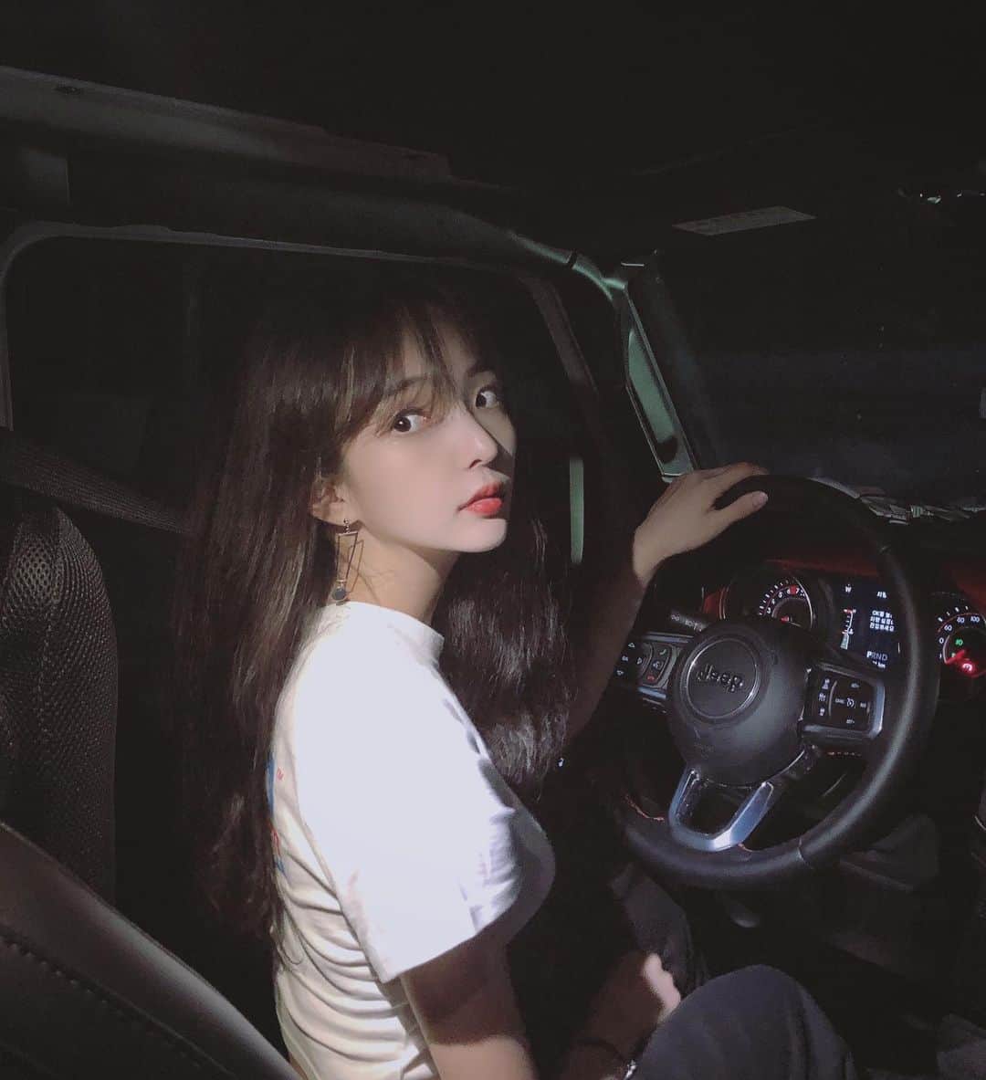 ユジョン のインスタグラム：「가평에서 한 것 물놀이❌ 레저❌ 방수밴드❌ 운전✔️ 예쁜하늘✔️ 박장대소✔️ 뀰잼이여ㄸㅏ👻」