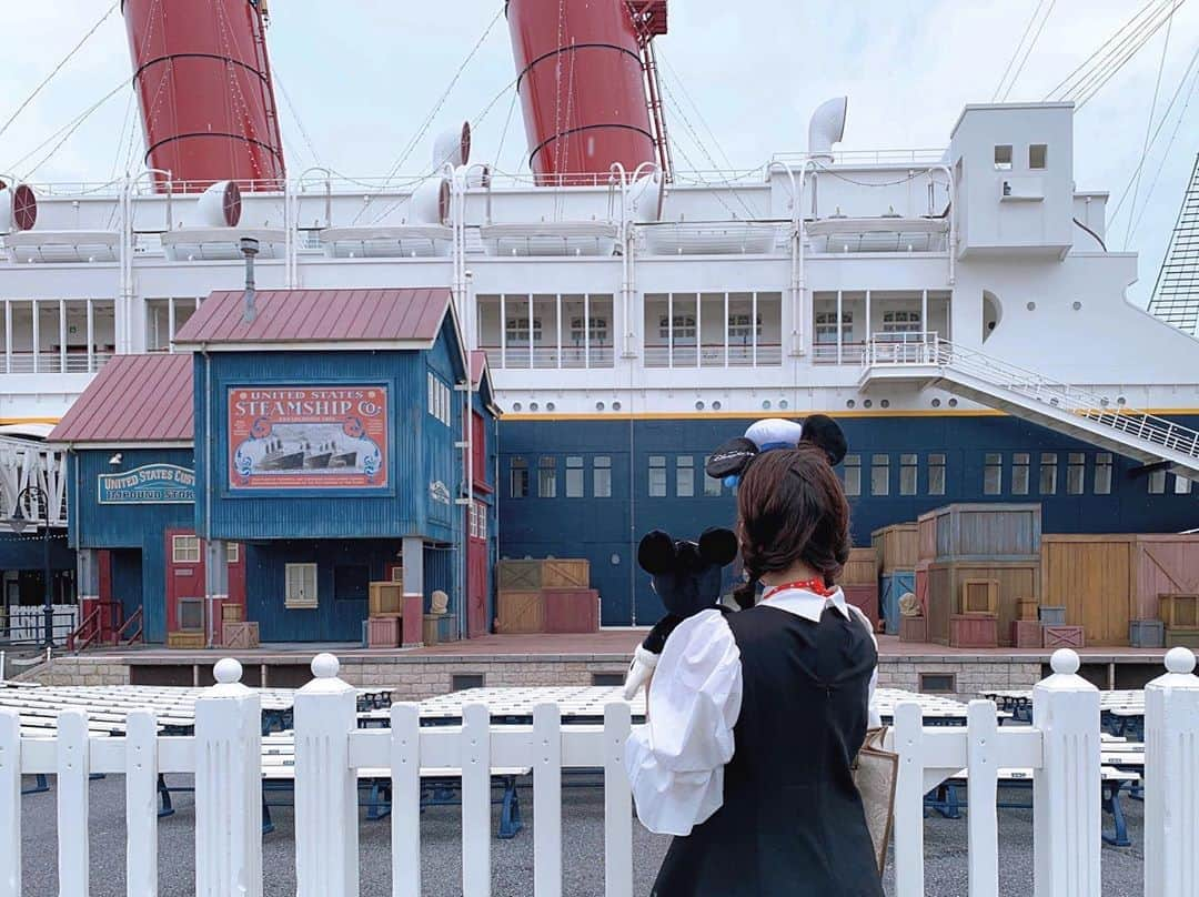 福士奈央さんのインスタグラム写真 - (福士奈央Instagram)「ㅤㅤㅤㅤㅤㅤㅤㅤㅤㅤㅤㅤㅤ 🚢🗽🌭🚕🇺🇸 ㅤㅤㅤㅤㅤㅤㅤㅤㅤㅤㅤㅤㅤ #過去pic  ハローニューヨーク2周年 2年があっという間すぎるのと、2年分以上の思い出がいっぱいあるなー☺️1番通って見てるショー！だいすきなショー！ ㅤㅤㅤㅤㅤㅤㅤㅤㅤㅤㅤㅤㅤ ドックサイドステージでハロニュ見れる日が楽しみです😌 ㅤㅤㅤㅤㅤㅤㅤㅤㅤㅤㅤㅤㅤ イベント全中止が発表されたりでしょぼんとしてしまうけど 前向きに会える日まで私は頑張る！！！！ ㅤㅤㅤㅤㅤㅤㅤㅤㅤㅤㅤㅤㅤ #tokyodisneyresort #tokyodisneysea #dogsidestage #hellonewyork #ハローニューヨーク #ハロニュ #dailylook」7月10日 14時37分 - ske48_fukushi