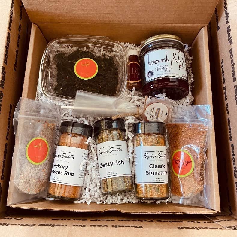 ケリスのインスタグラム：「30 mins till we are live! Our first Gold Mine Box with @thespicesuite ! 💥🌶❤️ Make sure to head to Bountyandfull.com」