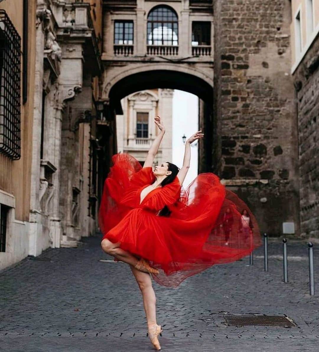 Ballet Is A WorldWide Languageさんのインスタグラム写真 - (Ballet Is A WorldWide LanguageInstagram)「Beautiful. @annalisacianci by @melika.dez ❤️  #worldwideballet  #annalisacianci #melikadezphotography」7月11日 0時02分 - worldwideballet