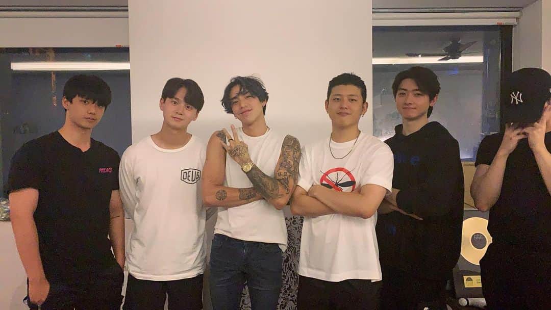 のインスタグラム：「👑」