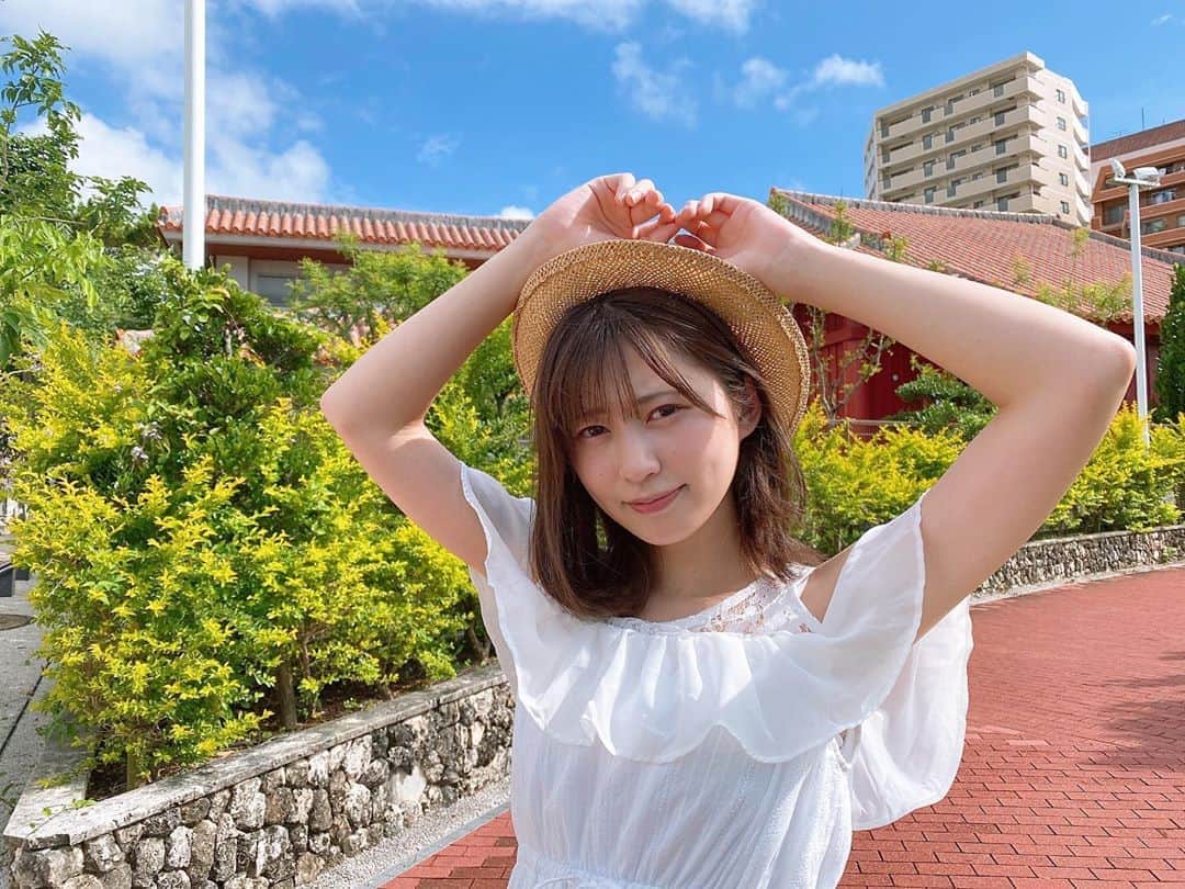 空野青空のインスタグラム：「沖縄なう🌞🌴🌺✨ なてゅだぁ〜〜〜！！！！！！ . . . #沖縄旅行 #沖縄 #沖縄観光 #お仕事です #okinawa #ハイサイ #青猫わさわさ沖縄ツアー #白ワンピ #GRL #グレイル」