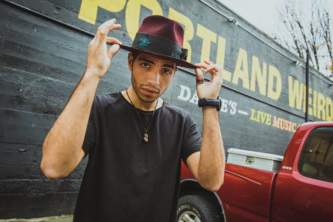 メナ・マスードのインスタグラム：「Looking forward to meeting you all for my Virtual Book Tour!! Details coming soon and more photos from my @evolvingvegan tour back in 2018.」